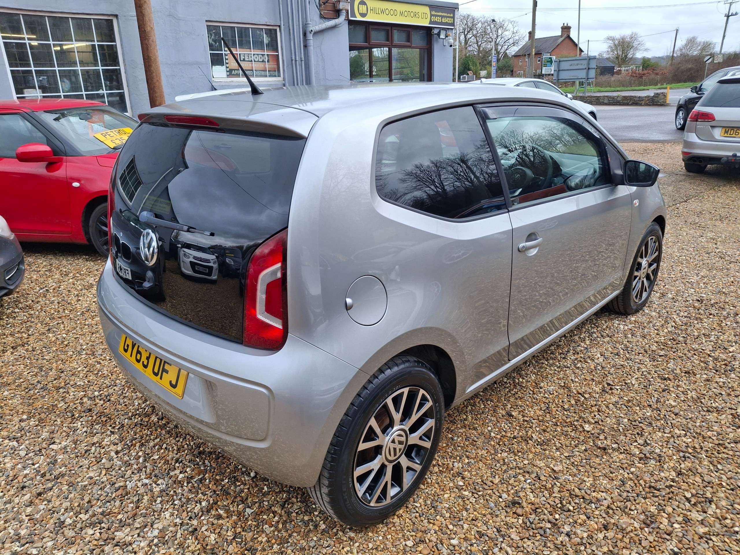 A 2013 VOLKSWAGEN UP! 1.0 Groove up Hatchback 3dr Petrol Manual Euro 5 (75 ps) A 2013 VOLKSWAGEN UP! 1.0 Groove up Hatchback 3dr Petrol Manual Euro 5 (75 ps)