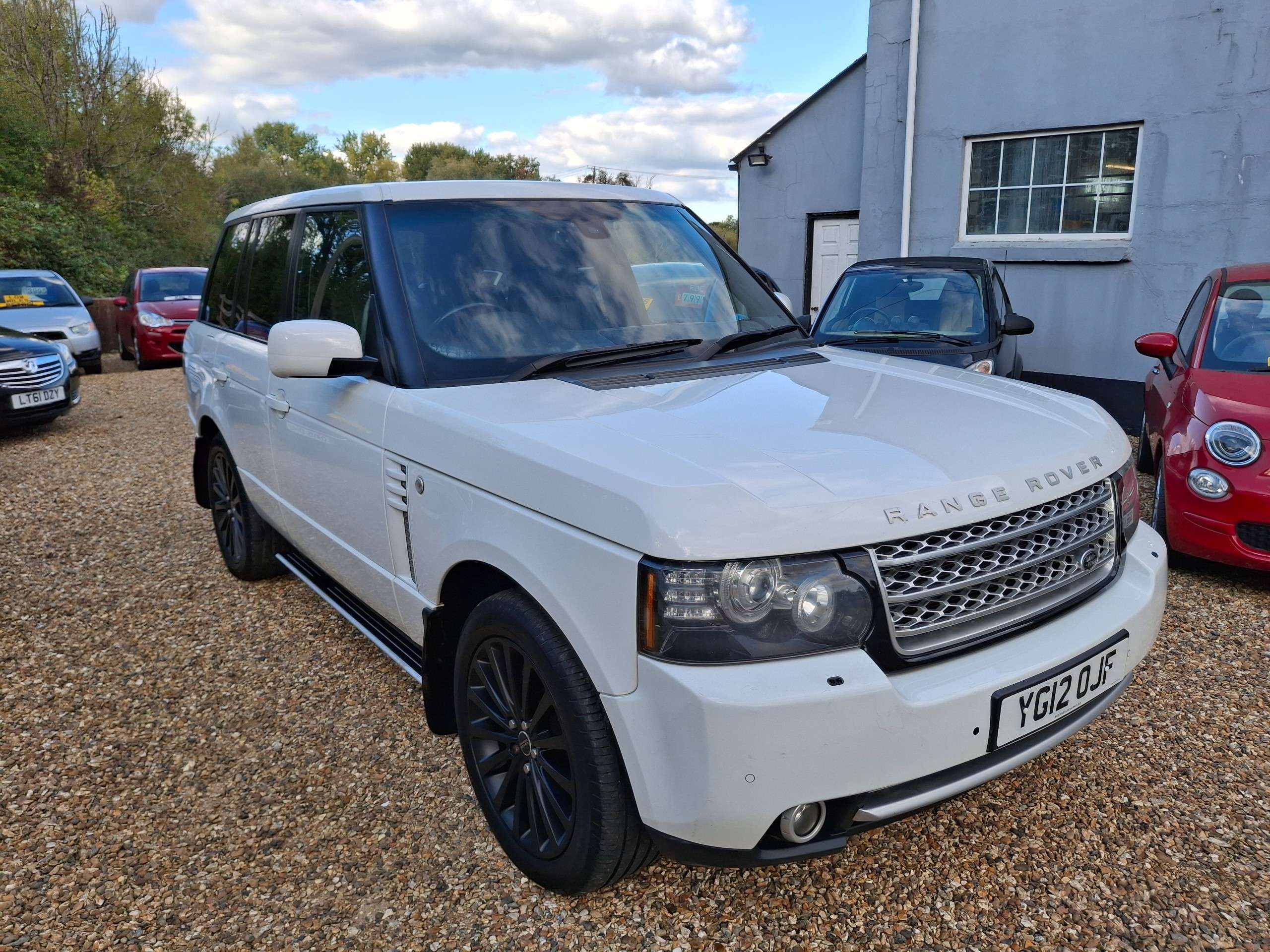 A 2012 LAND ROVER RANGE ROVER 4.4 TD V8 Westminster SUV 5dr Diesel Auto 4WD Euro 5 (313 bhp) A 2012 LAND ROVER RANGE ROVER 4.4 TD V8 Westminster SUV 5dr Diesel Auto 4WD Euro 5 (313 bhp)
