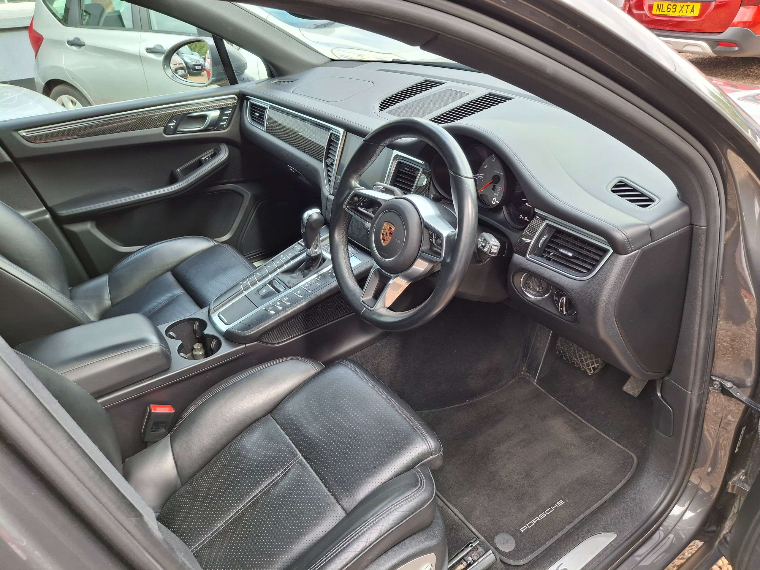 2017 PORSCHE MACAN 2017 PORSCHE MACAN