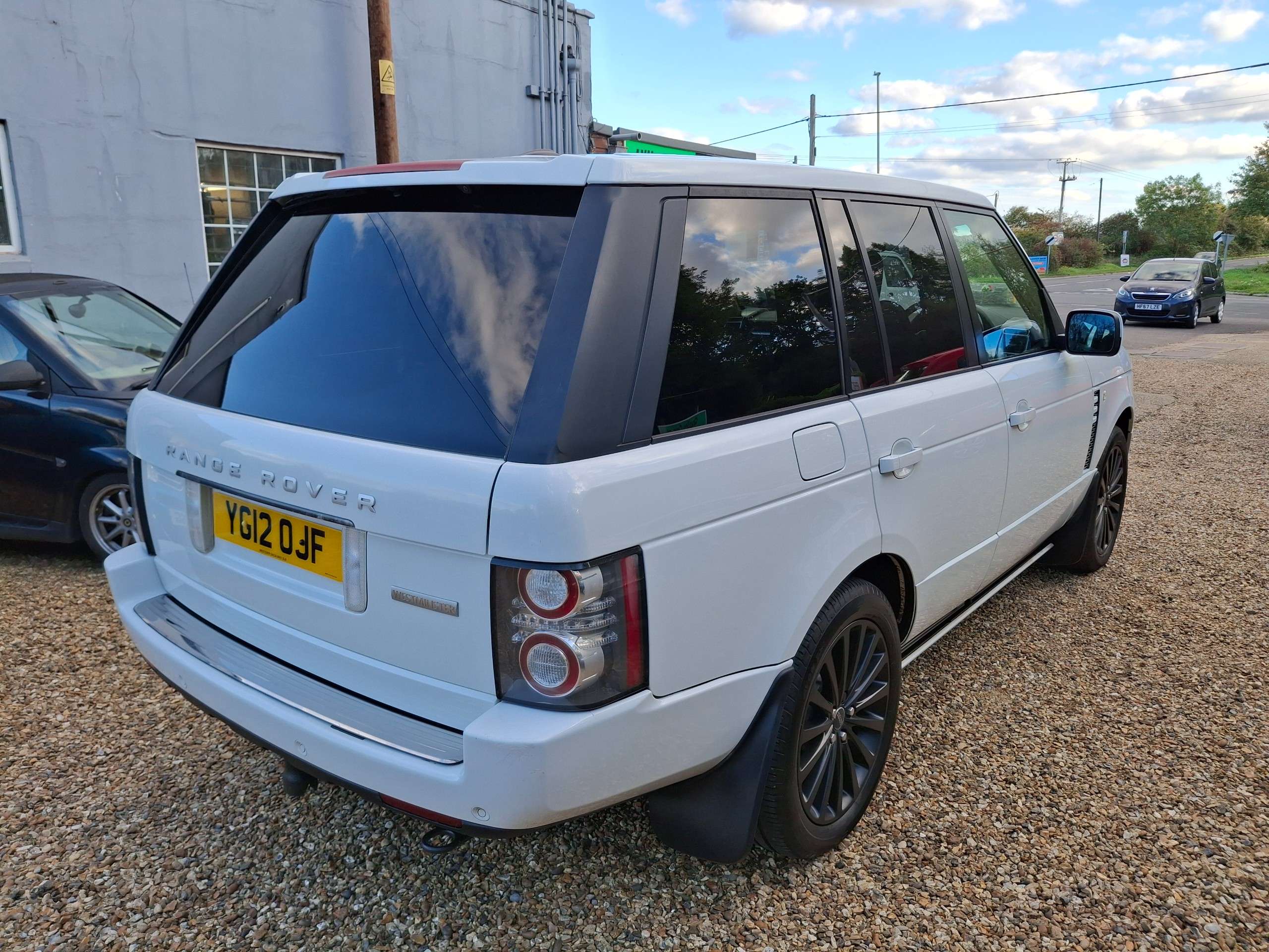 A 2012 LAND ROVER RANGE ROVER 4.4 TD V8 Westminster SUV 5dr Diesel Auto 4WD Euro 5 (313 bhp) A 2012 LAND ROVER RANGE ROVER 4.4 TD V8 Westminster SUV 5dr Diesel Auto 4WD Euro 5 (313 bhp)