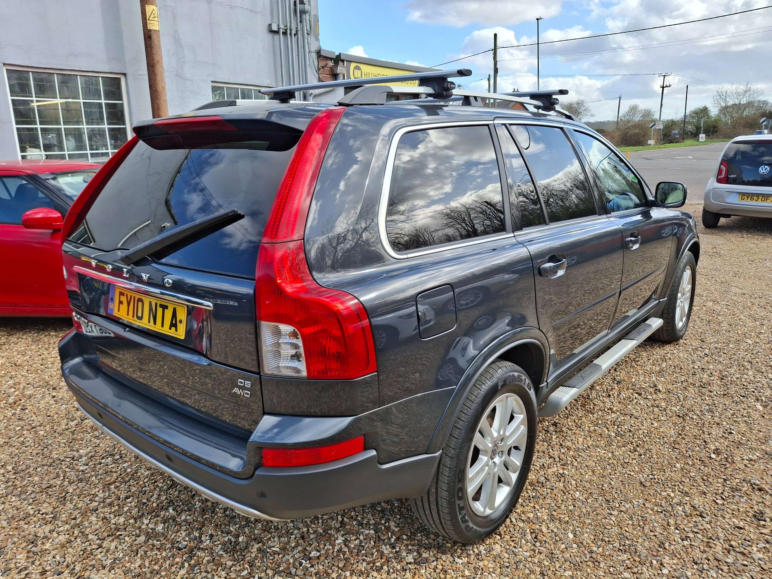 A 2010 VOLVO XC90 2.4 D5 SE SUV 5dr Diesel Geartronic AWD (224 g/km, 182 bhp) A 2010 VOLVO XC90 2.4 D5 SE SUV 5dr Diesel Geartronic AWD (224 g/km, 182 bhp)