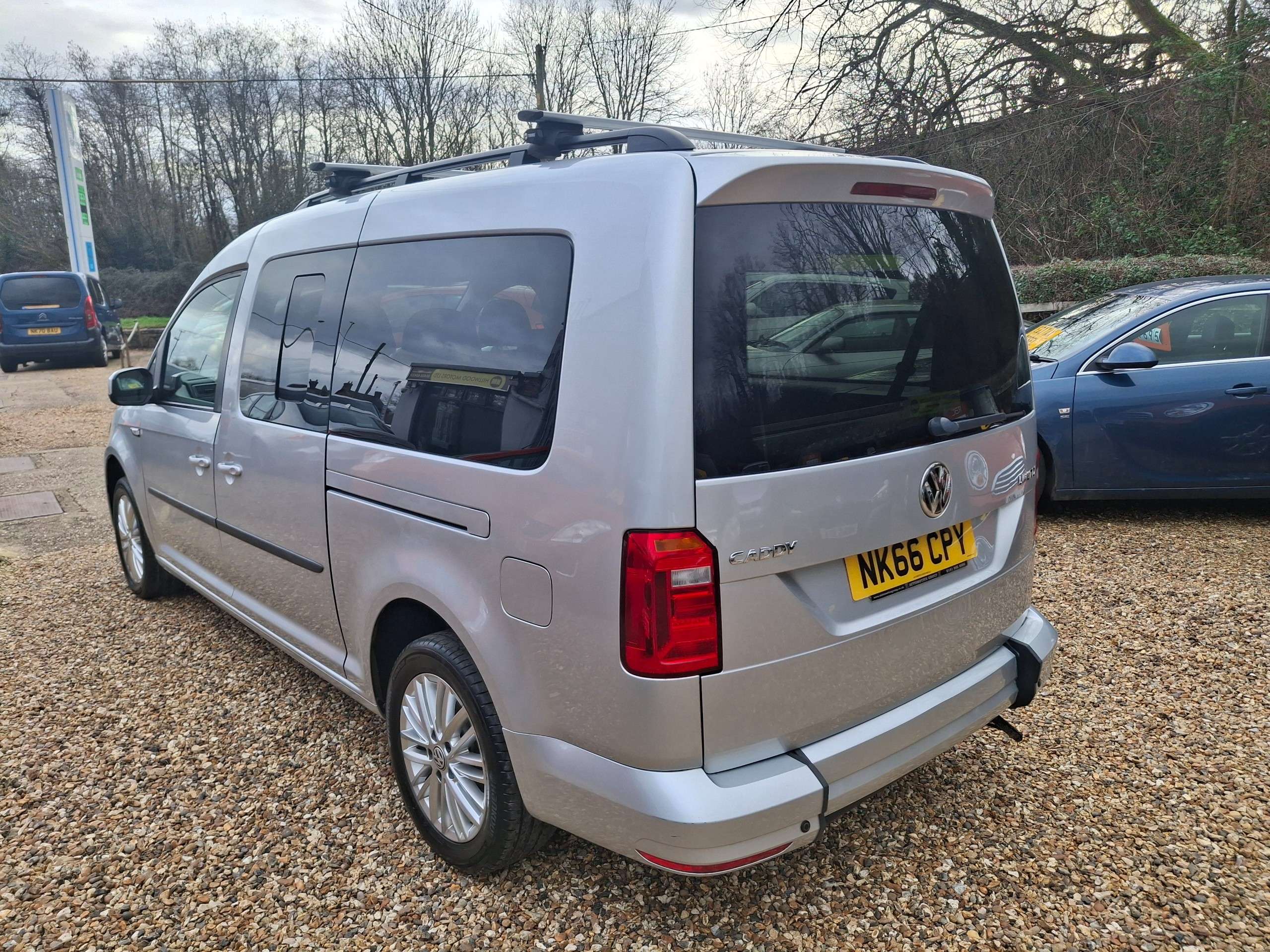 A 2016 VOLKSWAGEN CADDY MAXI LIFE 2.0 TDI BlueMotion Tech MPV 5dr Diesel Manual Euro 6 (s/s) (102 ps) A 2016 VOLKSWAGEN CADDY MAXI LIFE 2.0 TDI BlueMotion Tech MPV 5dr Diesel Manual Euro 6 (s/s) (102 ps)