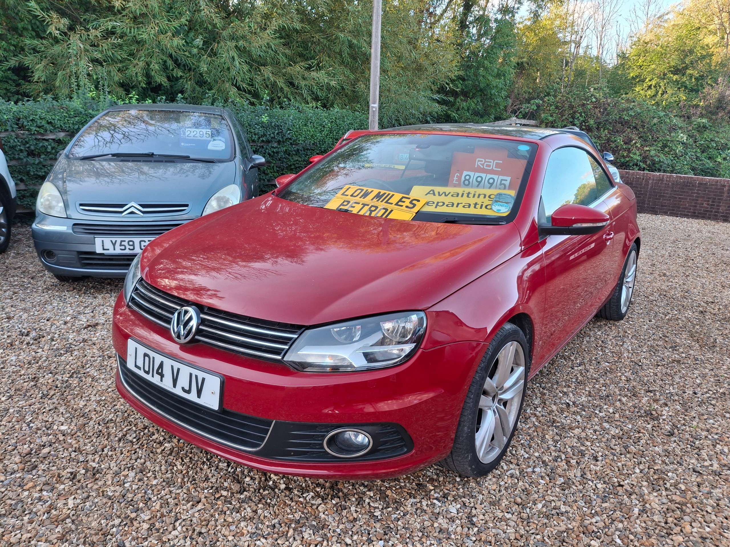 A 2014 VOLKSWAGEN EOS 1.4 TSI Sport Cabriolet 2dr Petrol Manual Euro 5 (160 ps) A 2014 VOLKSWAGEN EOS 1.4 TSI Sport Cabriolet 2dr Petrol Manual Euro 5 (160 ps)