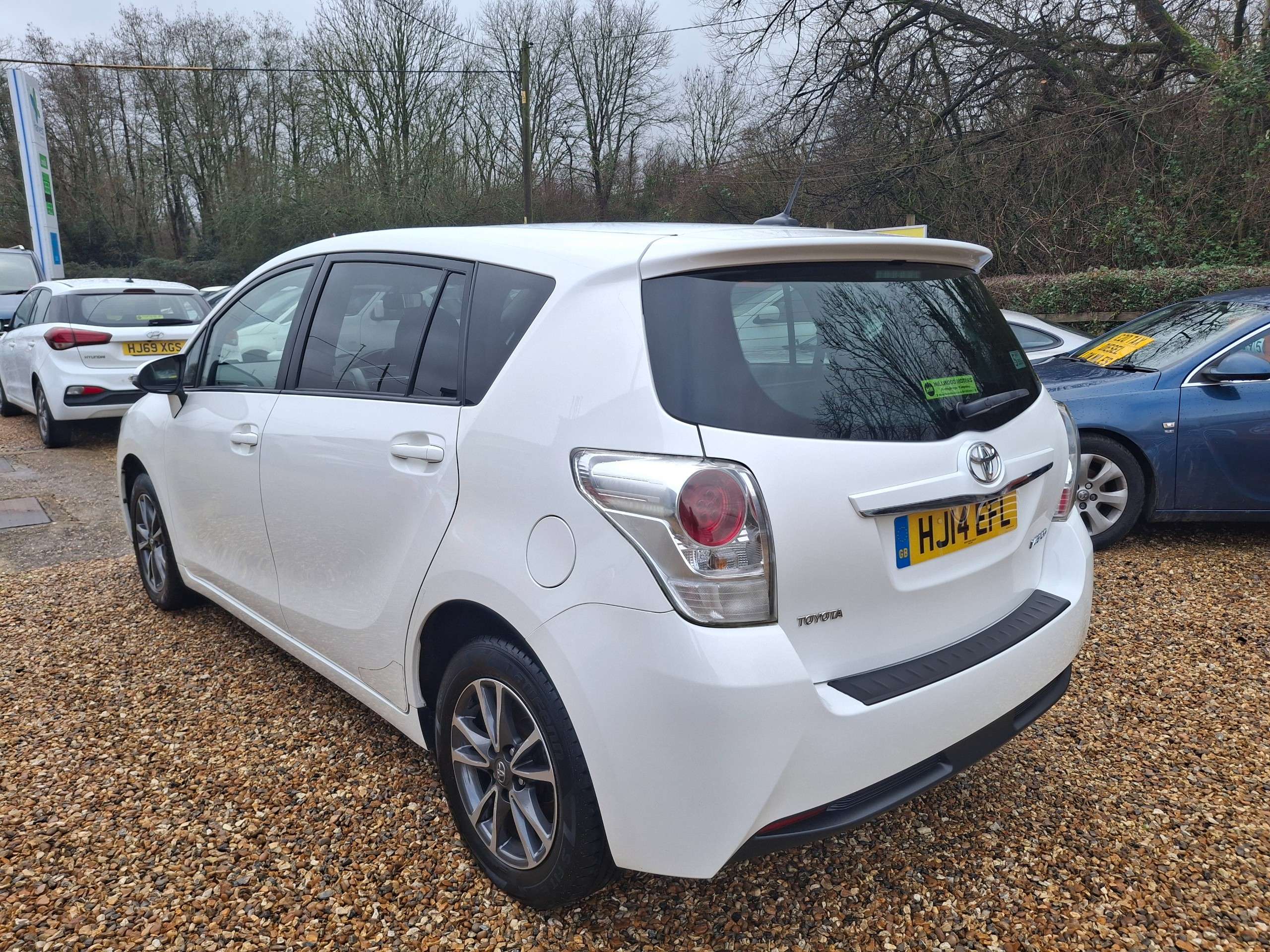 A 2014 TOYOTA VERSO 2.0 D-4D Icon MPV 5dr Diesel Manual Euro 5 (126 ps) A 2014 TOYOTA VERSO 2.0 D-4D Icon MPV 5dr Diesel Manual Euro 5 (126 ps)