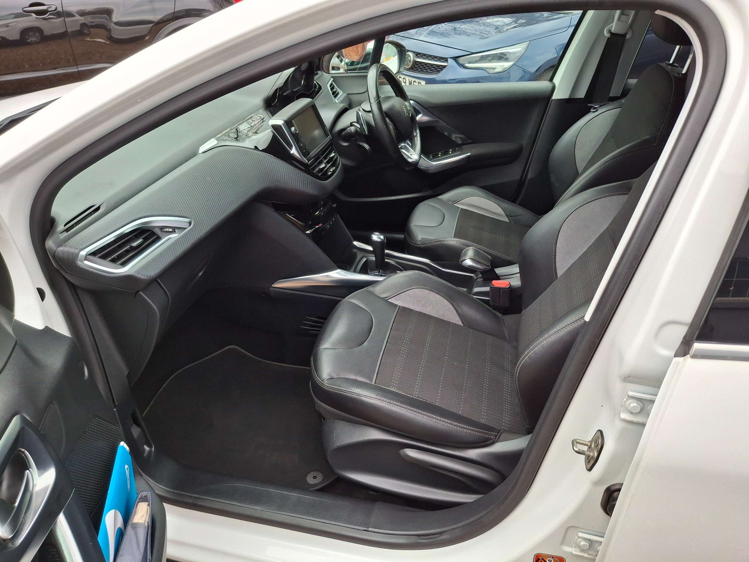 2013 PEUGEOT 2008 2013 PEUGEOT 2008