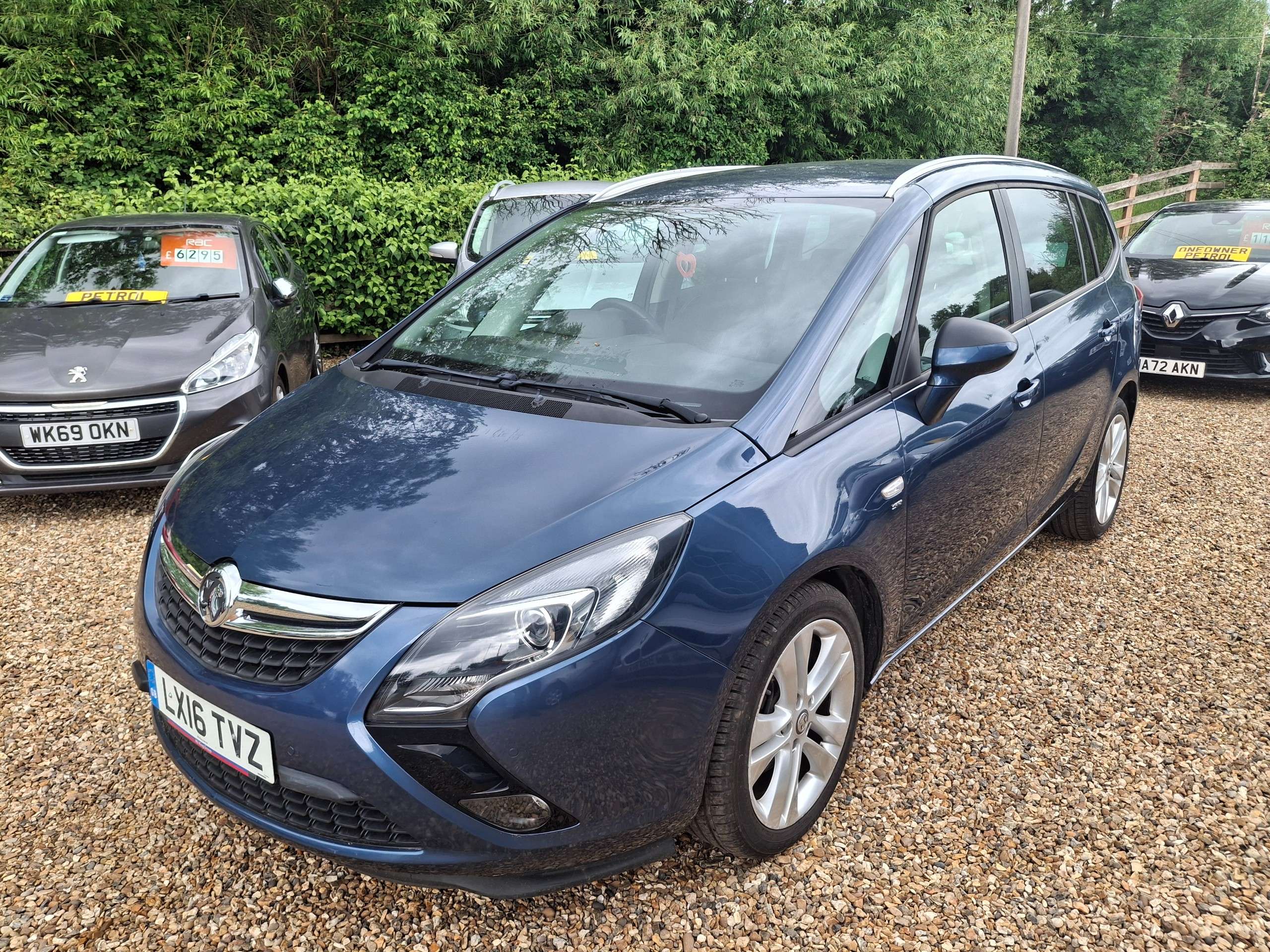 A 2016 VAUXHALL ZAFIRA TOURER 1.4i Turbo SRi MPV 5dr Petrol Auto Euro 6 (140 ps) A 2016 VAUXHALL ZAFIRA TOURER 1.4i Turbo SRi MPV 5dr Petrol Auto Euro 6 (140 ps)