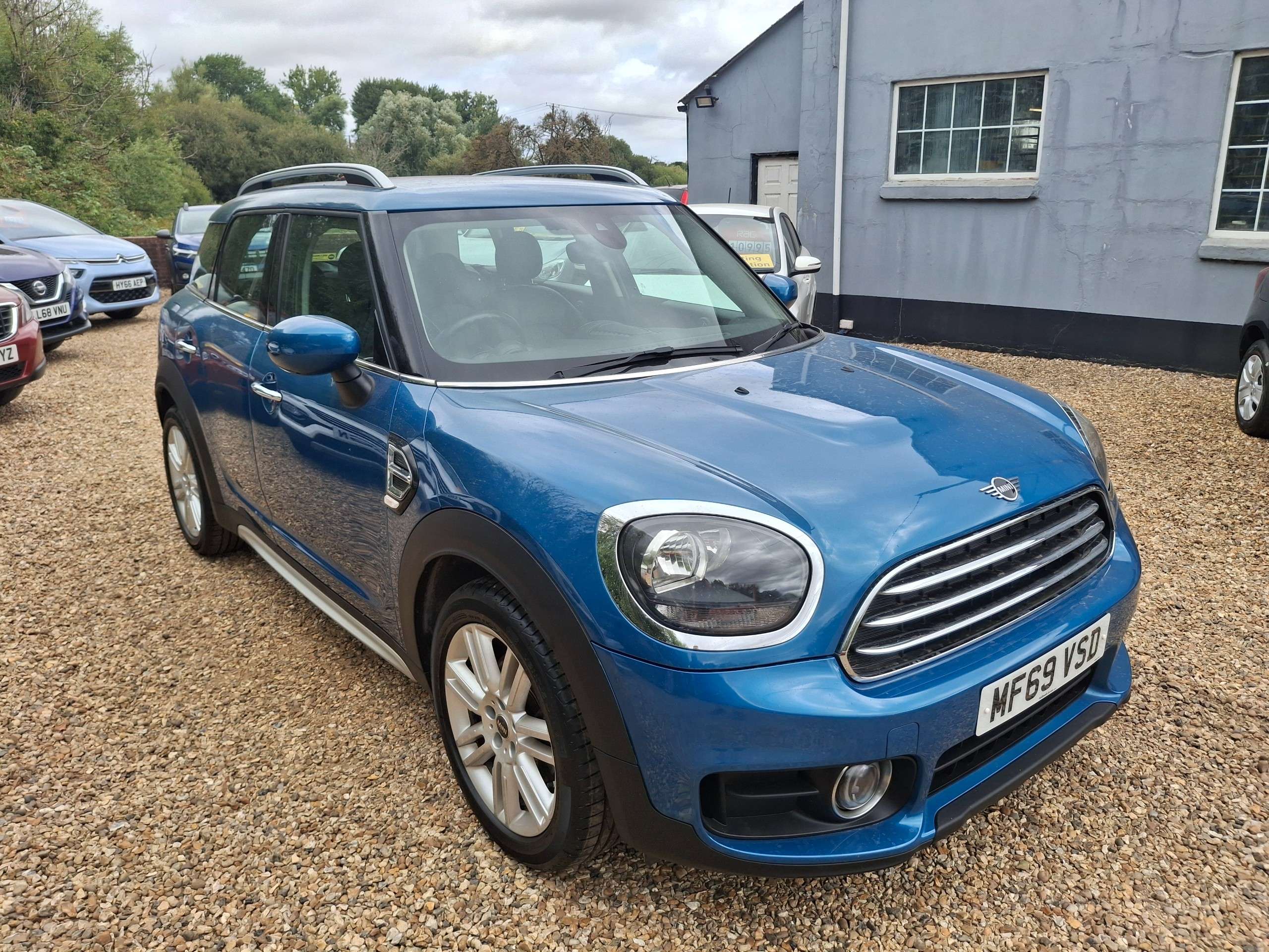 A 2019 MINI COUNTRYMAN 1.5 Cooper Exclusive SUV 5dr Petrol Manual Euro 6 (s/s) (136 ps) A 2019 MINI COUNTRYMAN 1.5 Cooper Exclusive SUV 5dr Petrol Manual Euro 6 (s/s) (136 ps)