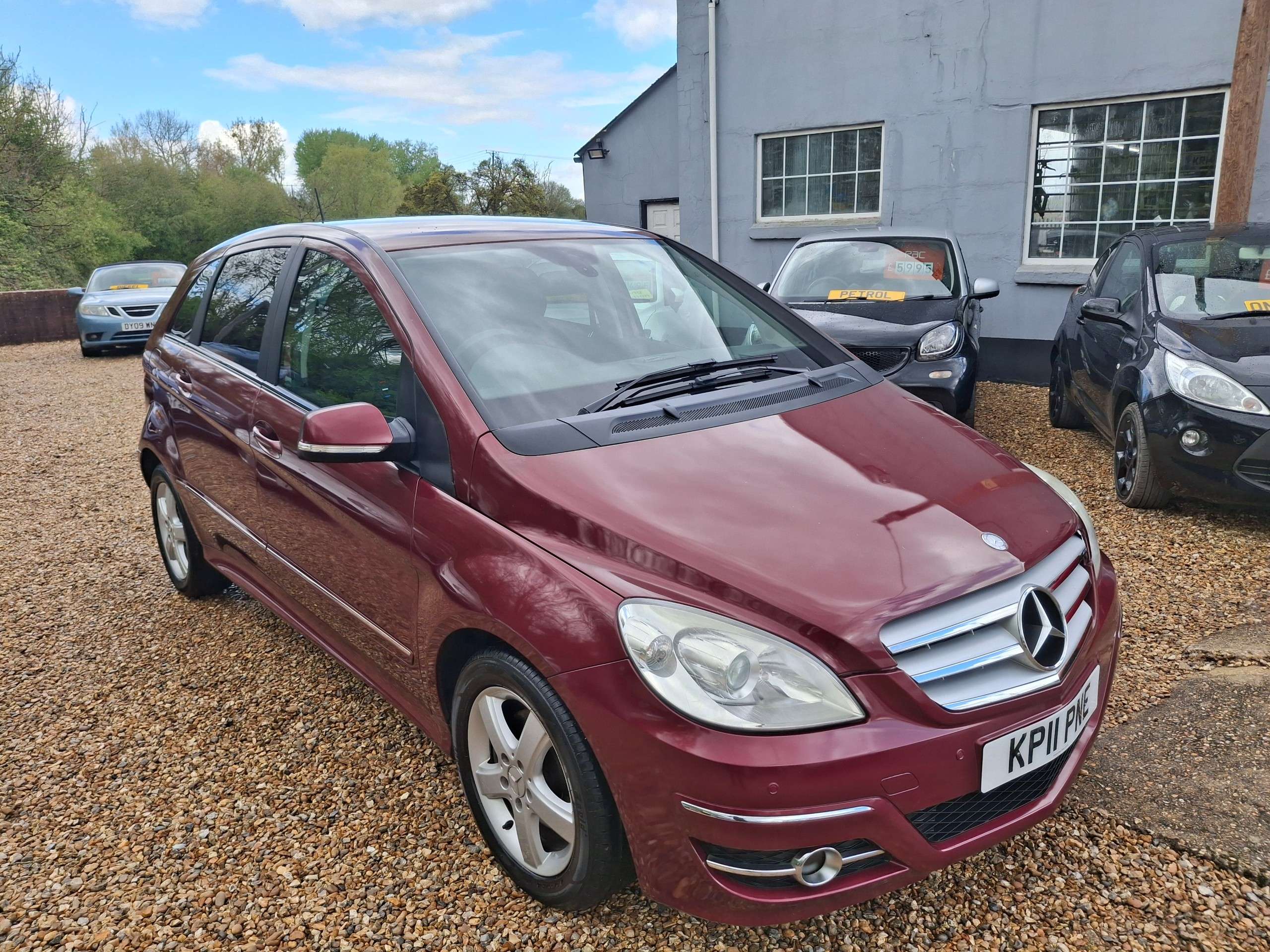 A 2011 MERCEDES-BENZ B CLASS 2.0 B200 CDI SE MPV 5dr Diesel CVT (146 g/km, 140 bhp) A 2011 MERCEDES-BENZ B CLASS 2.0 B200 CDI SE MPV 5dr Diesel CVT (146 g/km, 140 bhp)