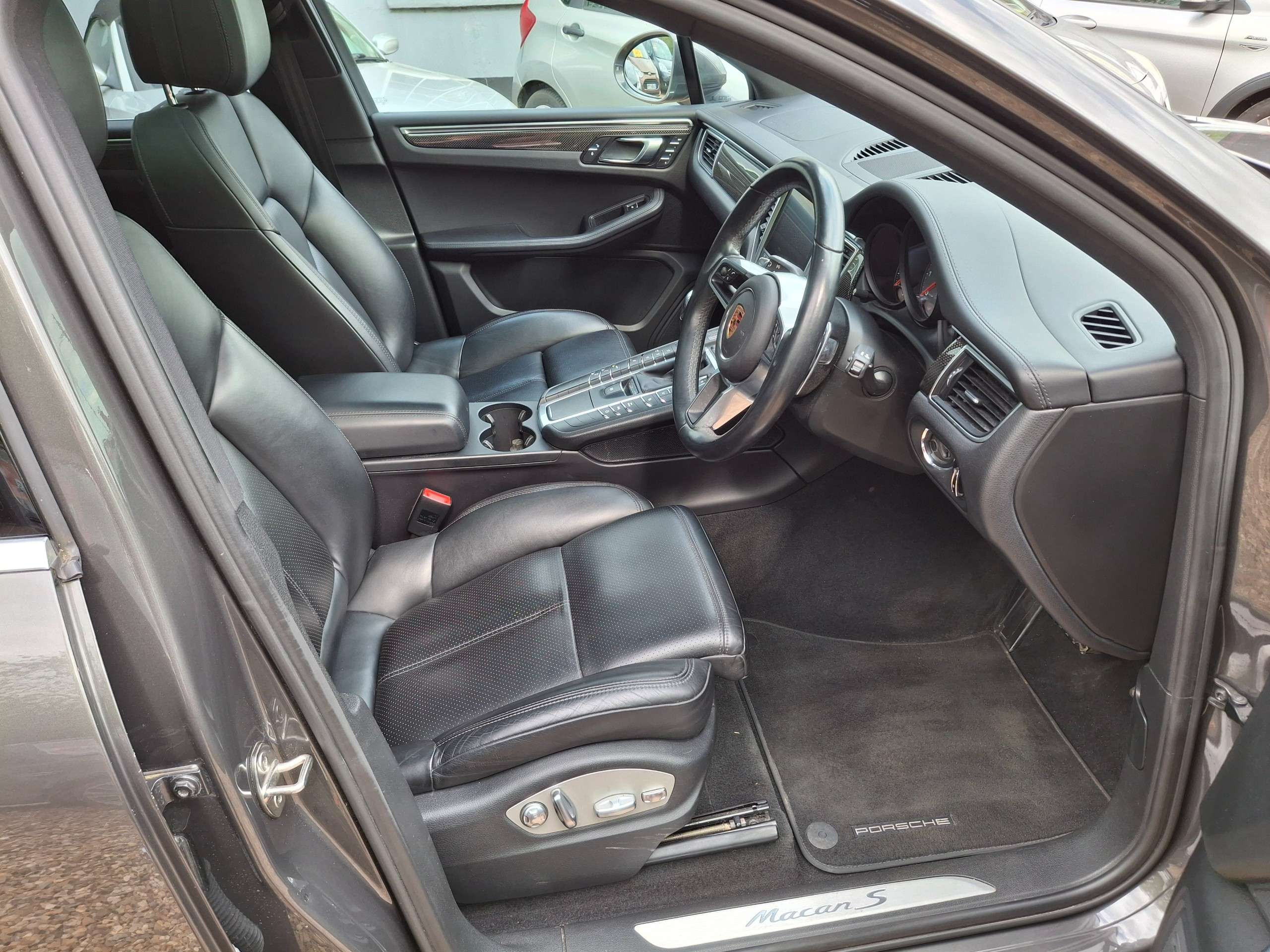 2017 PORSCHE MACAN 2017 PORSCHE MACAN