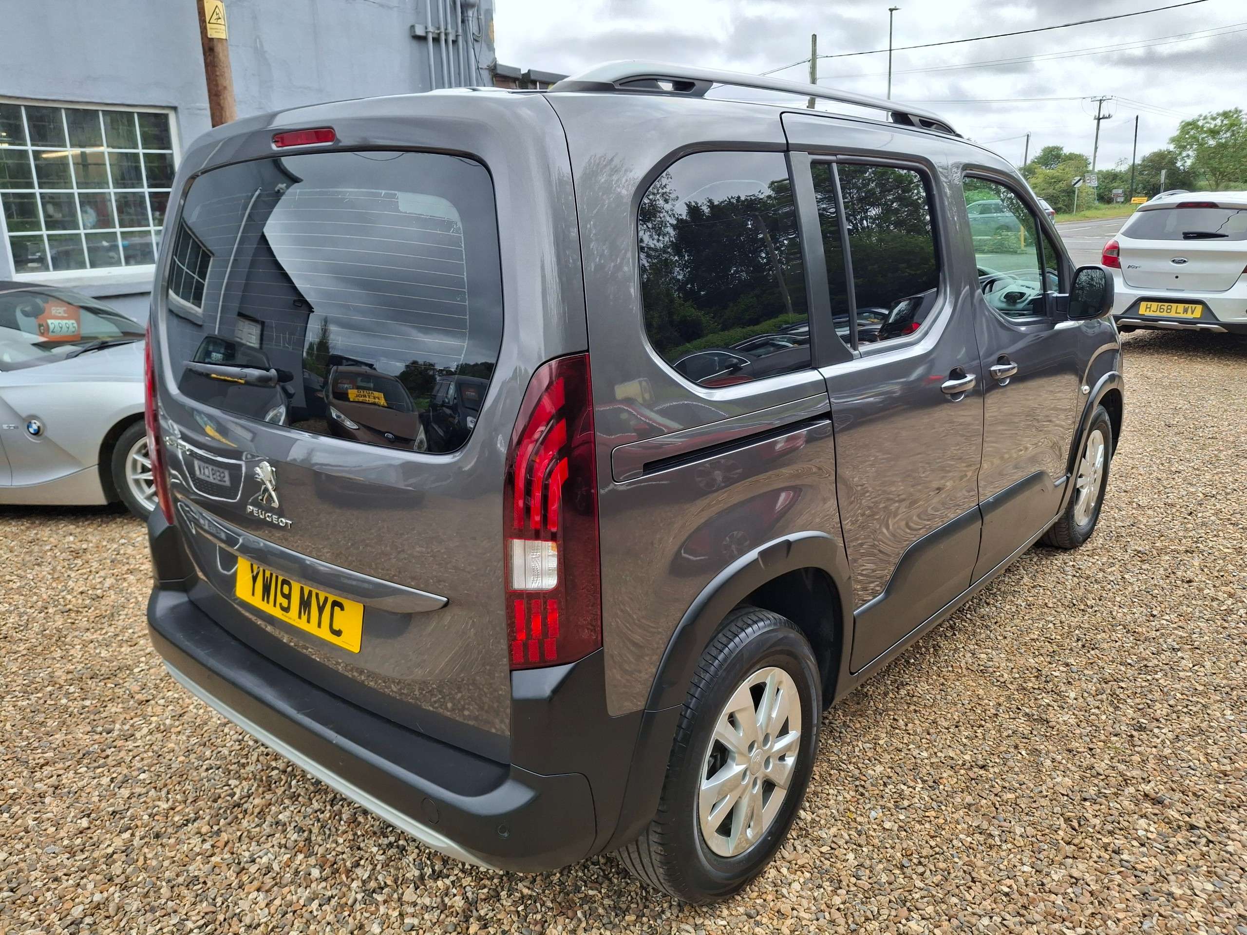 A 2019 PEUGEOT RIFTER 1.5 BlueHDi Allure Standard MPV 5dr Diesel EAT Euro 6 (s/s) (130 ps) A 2019 PEUGEOT RIFTER 1.5 BlueHDi Allure Standard MPV 5dr Diesel EAT Euro 6 (s/s) (130 ps)