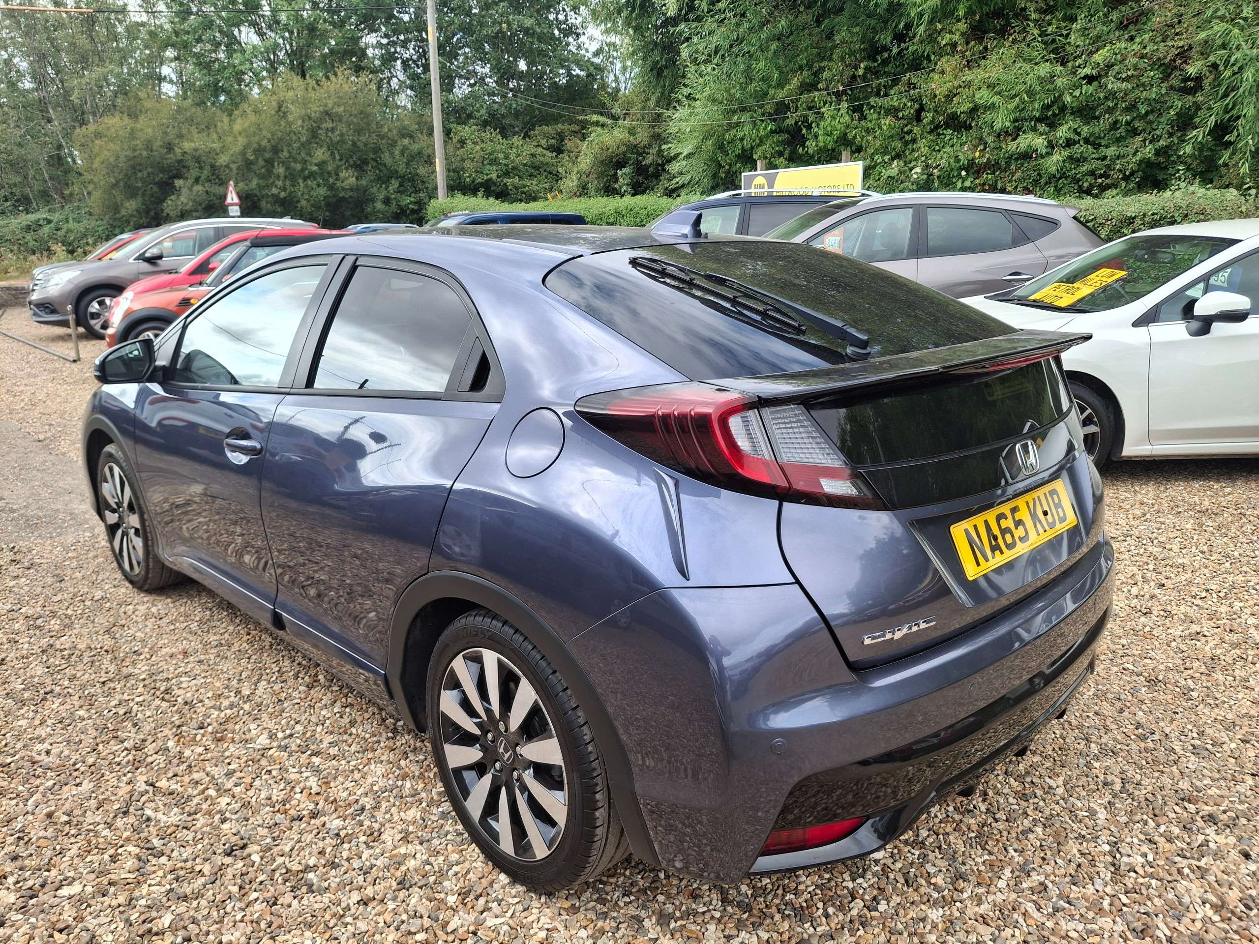 A 2015 HONDA CIVIC 1.8 i-VTEC SR Hatchback 5dr Petrol Manual Euro 6 (s/s) (142 ps) A 2015 HONDA CIVIC 1.8 i-VTEC SR Hatchback 5dr Petrol Manual Euro 6 (s/s) (142 ps)