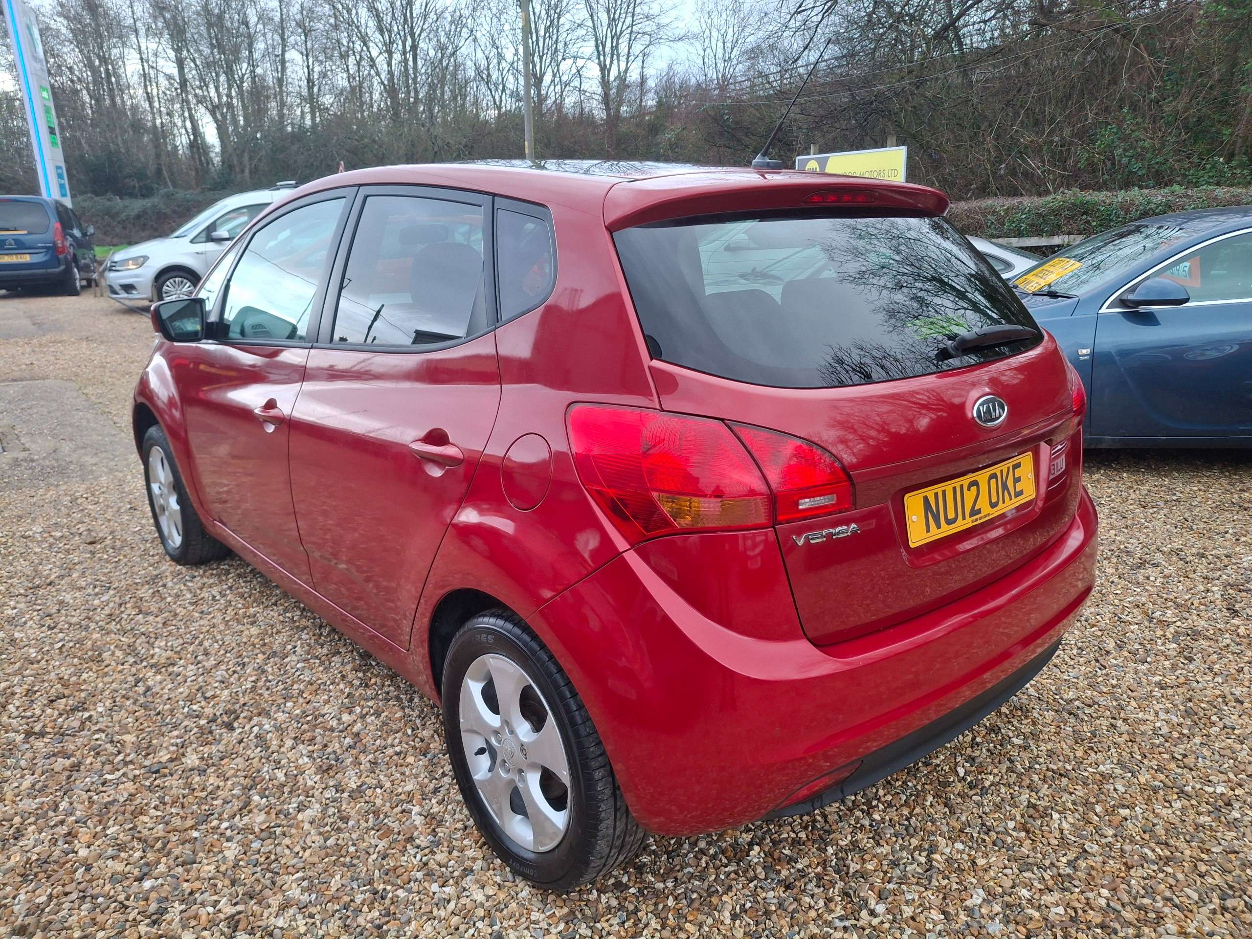 A 2012 KIA VENGA 1.6 3 MPV 5dr Petrol Auto Euro 5 (Sat Nav) (123 bhp) A 2012 KIA VENGA 1.6 3 MPV 5dr Petrol Auto Euro 5 (Sat Nav) (123 bhp)