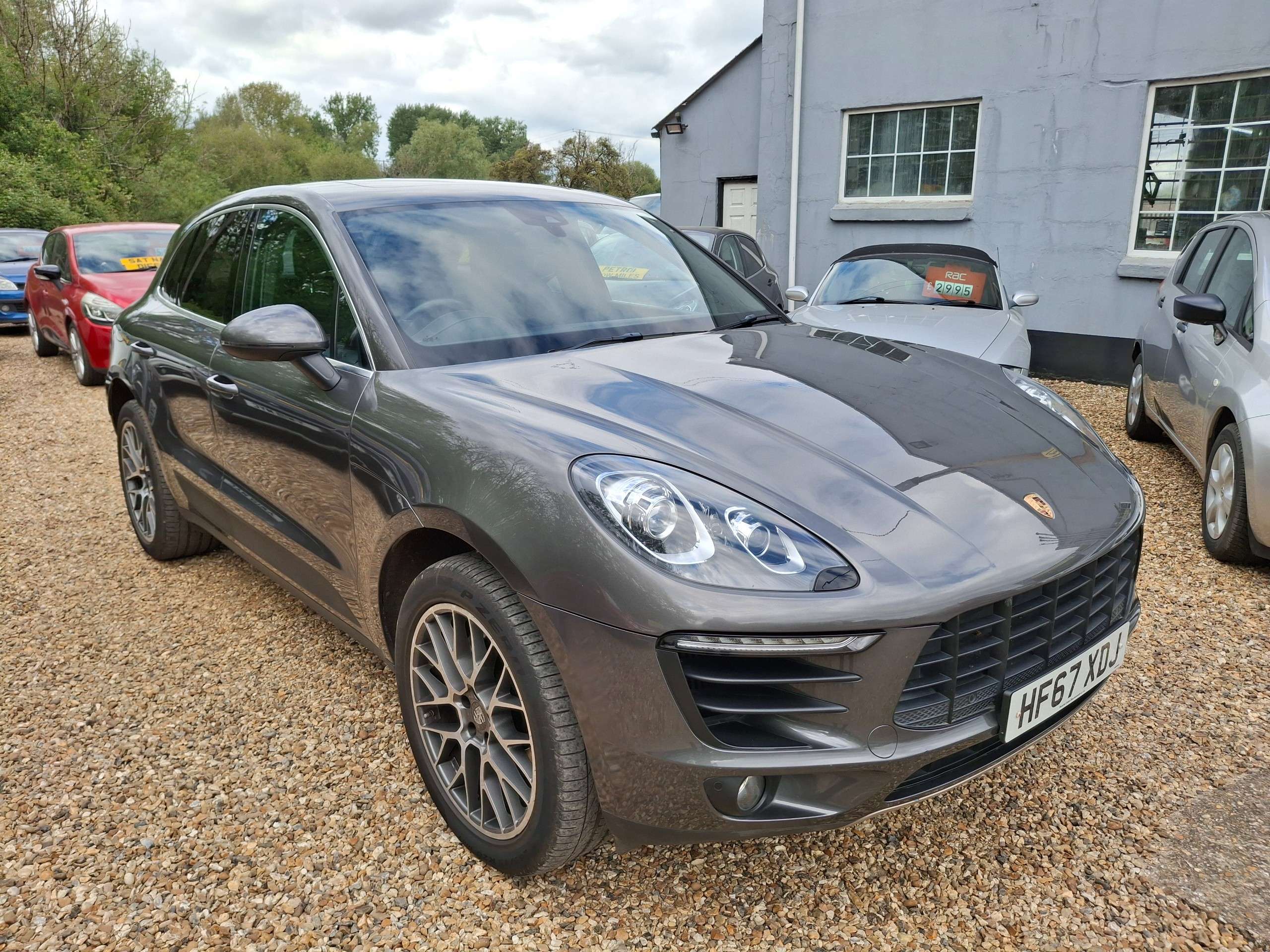 A 2017 PORSCHE MACAN 3.0 V6 S SUV 5dr Petrol PDK 4WD Euro 6 (s/s) (340 ps) A 2017 PORSCHE MACAN 3.0 V6 S SUV 5dr Petrol PDK 4WD Euro 6 (s/s) (340 ps)