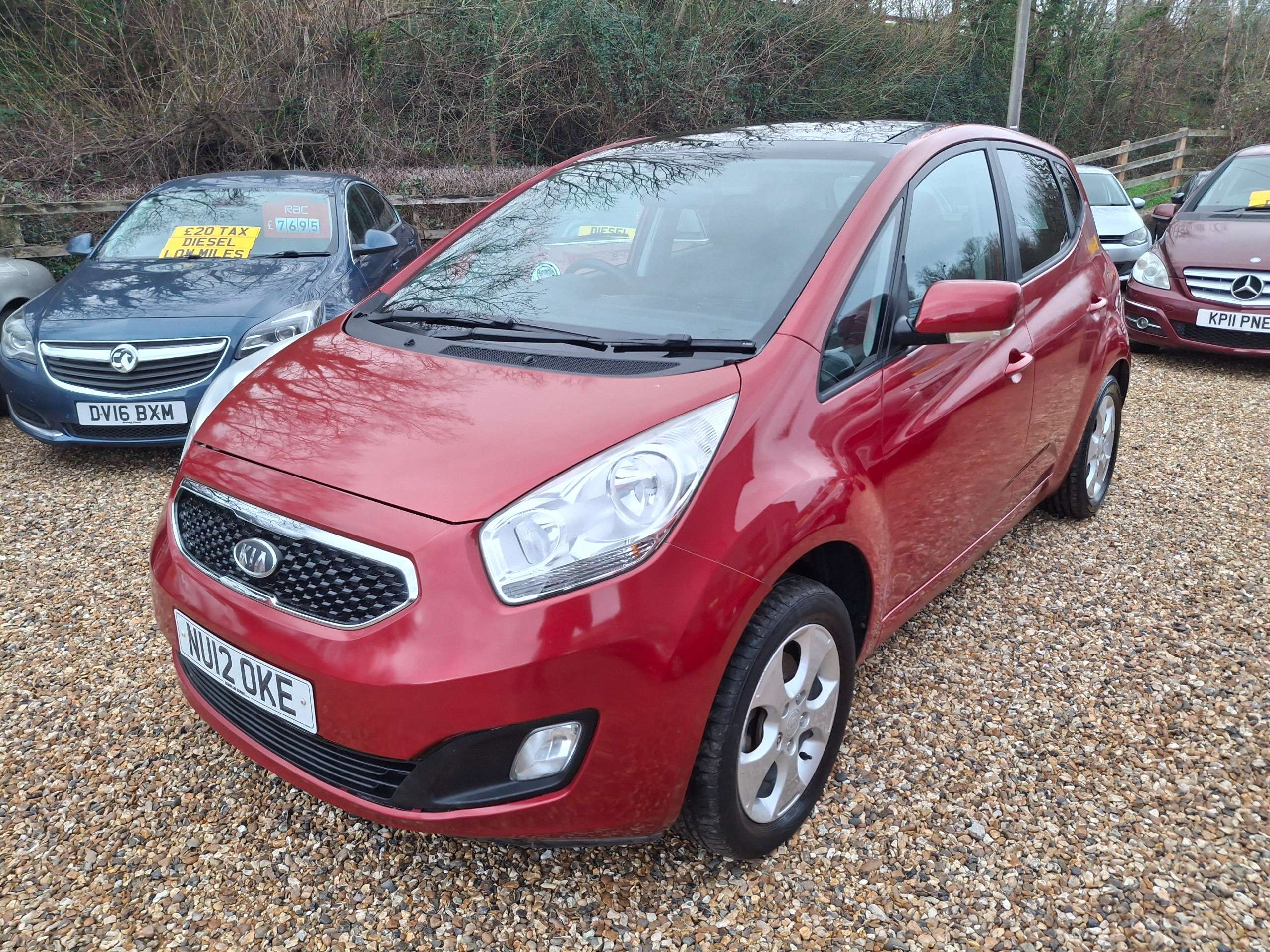 A 2012 KIA VENGA 1.6 3 MPV 5dr Petrol Auto Euro 5 (Sat Nav) (123 bhp) A 2012 KIA VENGA 1.6 3 MPV 5dr Petrol Auto Euro 5 (Sat Nav) (123 bhp)