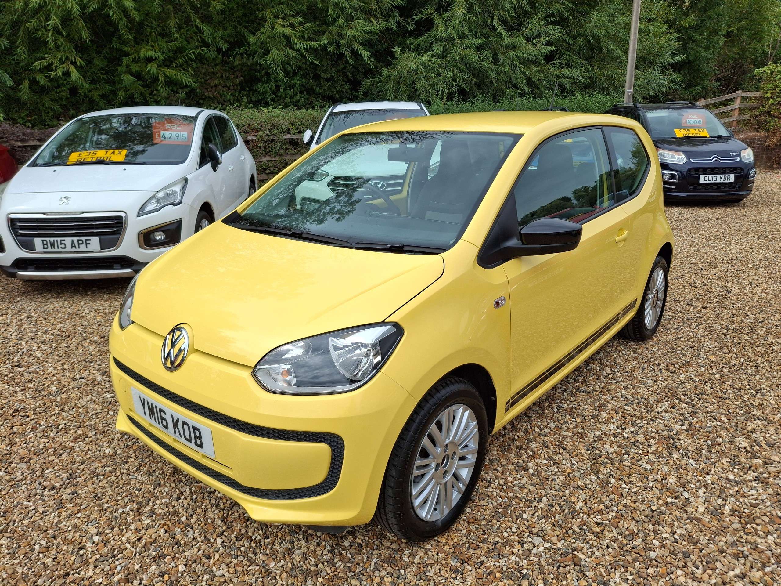 A 2016 VOLKSWAGEN UP! 1.0 Look up! Hatchback 3dr Petrol Manual Euro 6 (60 ps) A 2016 VOLKSWAGEN UP! 1.0 Look up! Hatchback 3dr Petrol Manual Euro 6 (60 ps)