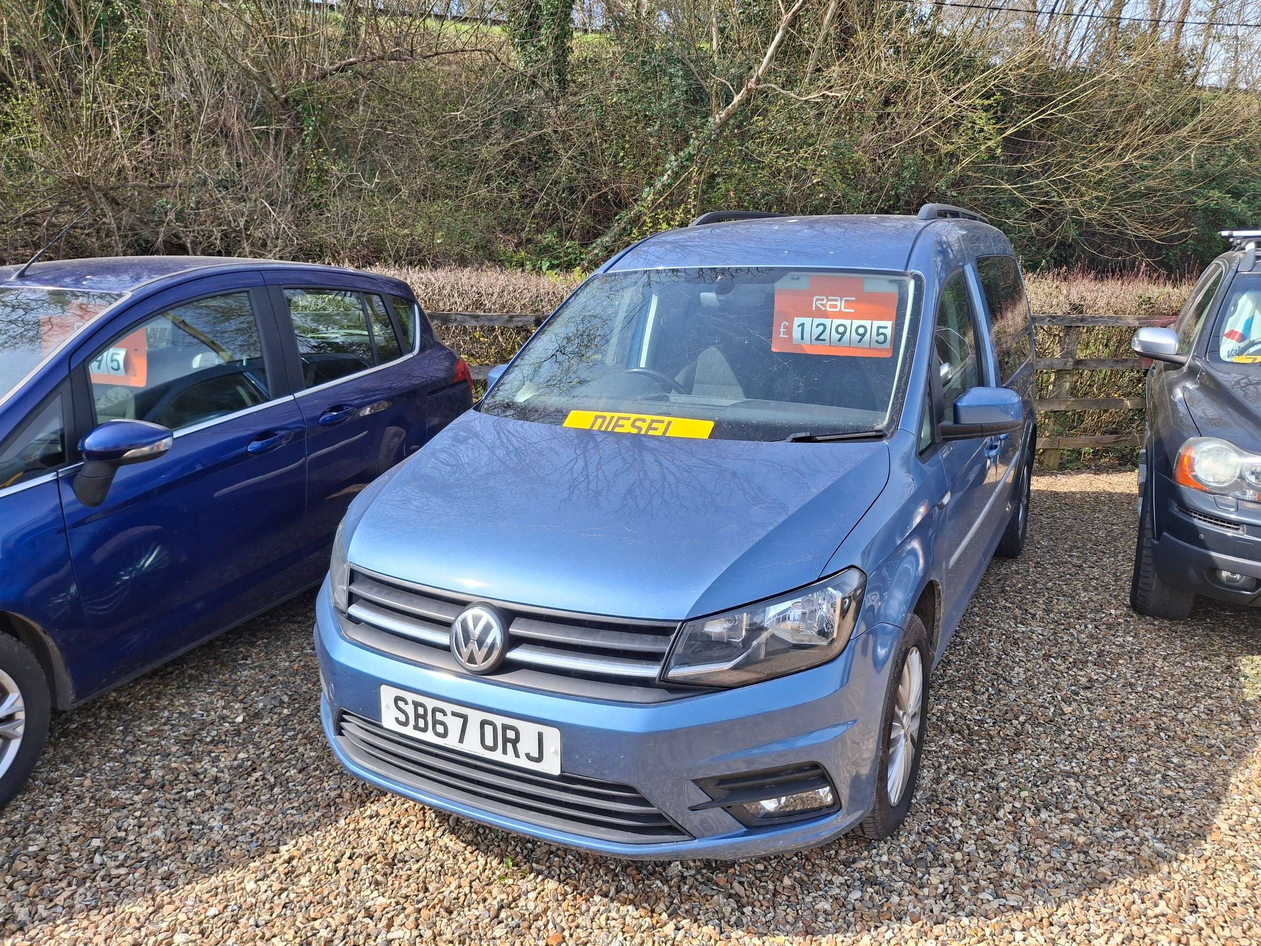 A 2017 VOLKSWAGEN CADDY MAXI 2.0 TDi C20 Maxi Combi Van 5dr Diesel Manual FWD (Window) (128 g/km, 101 bhp) A 2017 VOLKSWAGEN CADDY MAXI 2.0 TDi C20 Maxi Combi Van 5dr Diesel Manual FWD (Window) (128 g/km, 101 bhp)