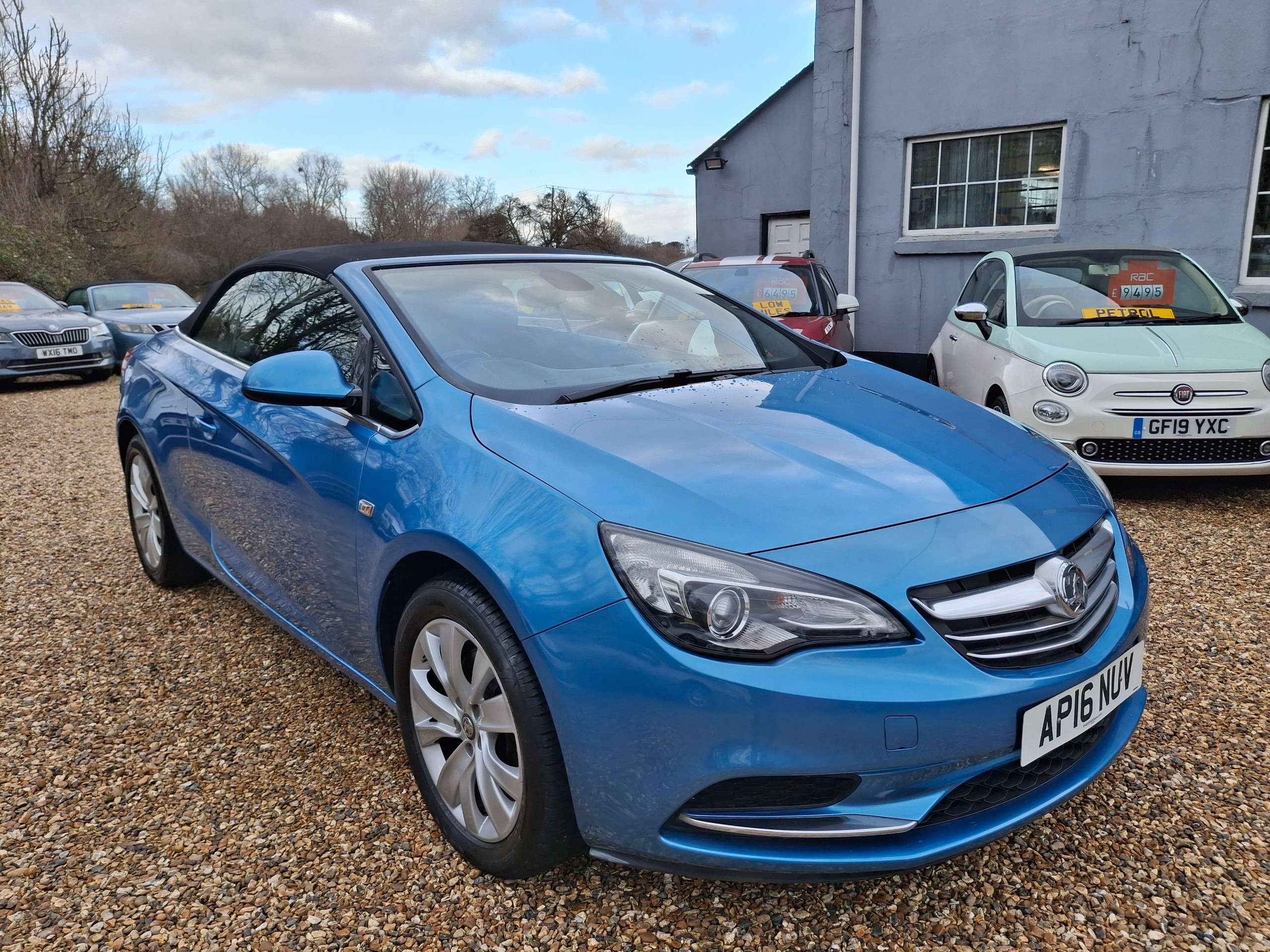 A 2016 VAUXHALL CASCADA 1.4i Turbo SE Convertible 2dr Petrol Manual Euro 6 (s/s) (140 ps) A 2016 VAUXHALL CASCADA 1.4i Turbo SE Convertible 2dr Petrol Manual Euro 6 (s/s) (140 ps)