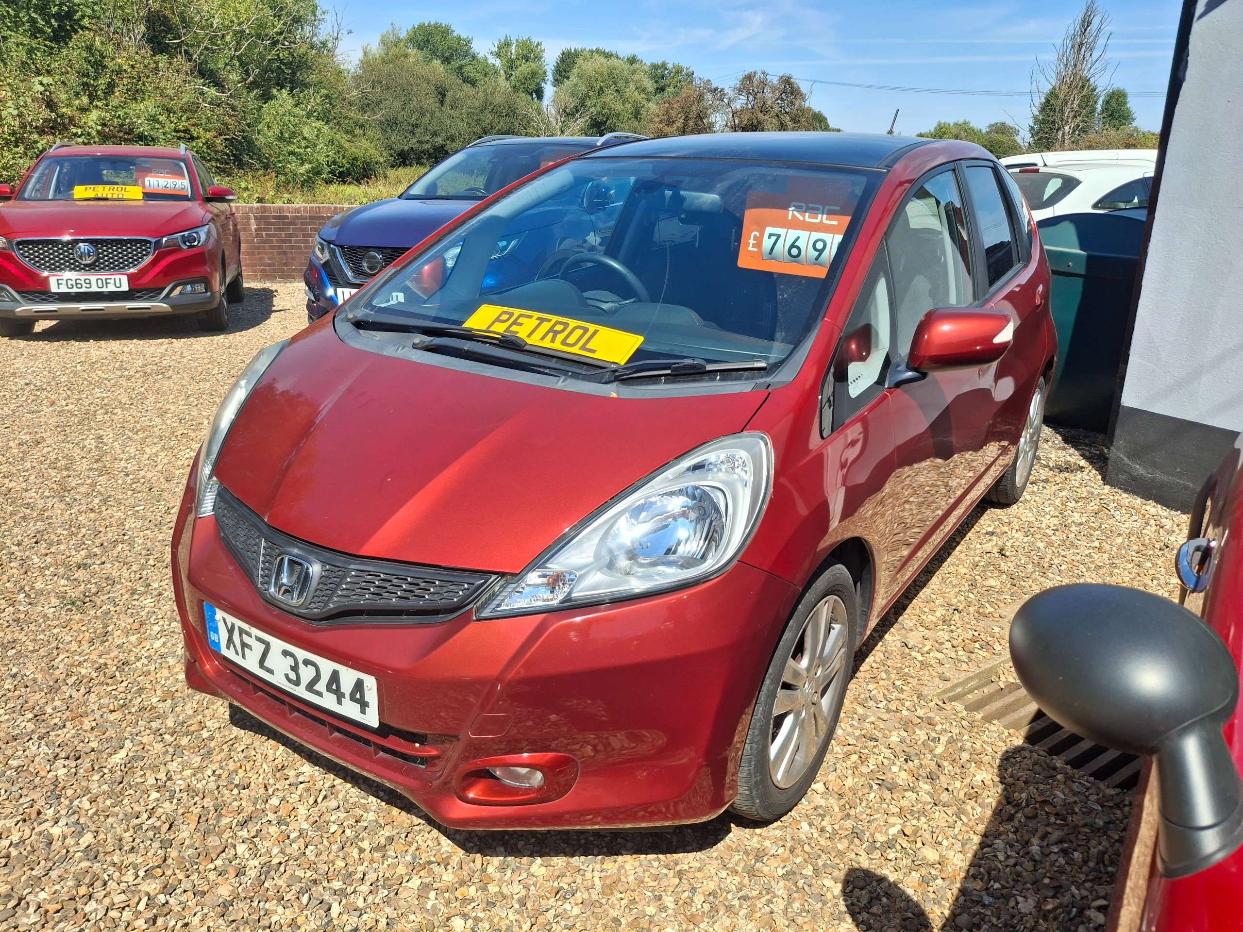 A 2015 HONDA JAZZ 1.4 i-VTEC EX Hatchback 5dr Petrol Manual Euro 5 (99 ps) A 2015 HONDA JAZZ 1.4 i-VTEC EX Hatchback 5dr Petrol Manual Euro 5 (99 ps)
