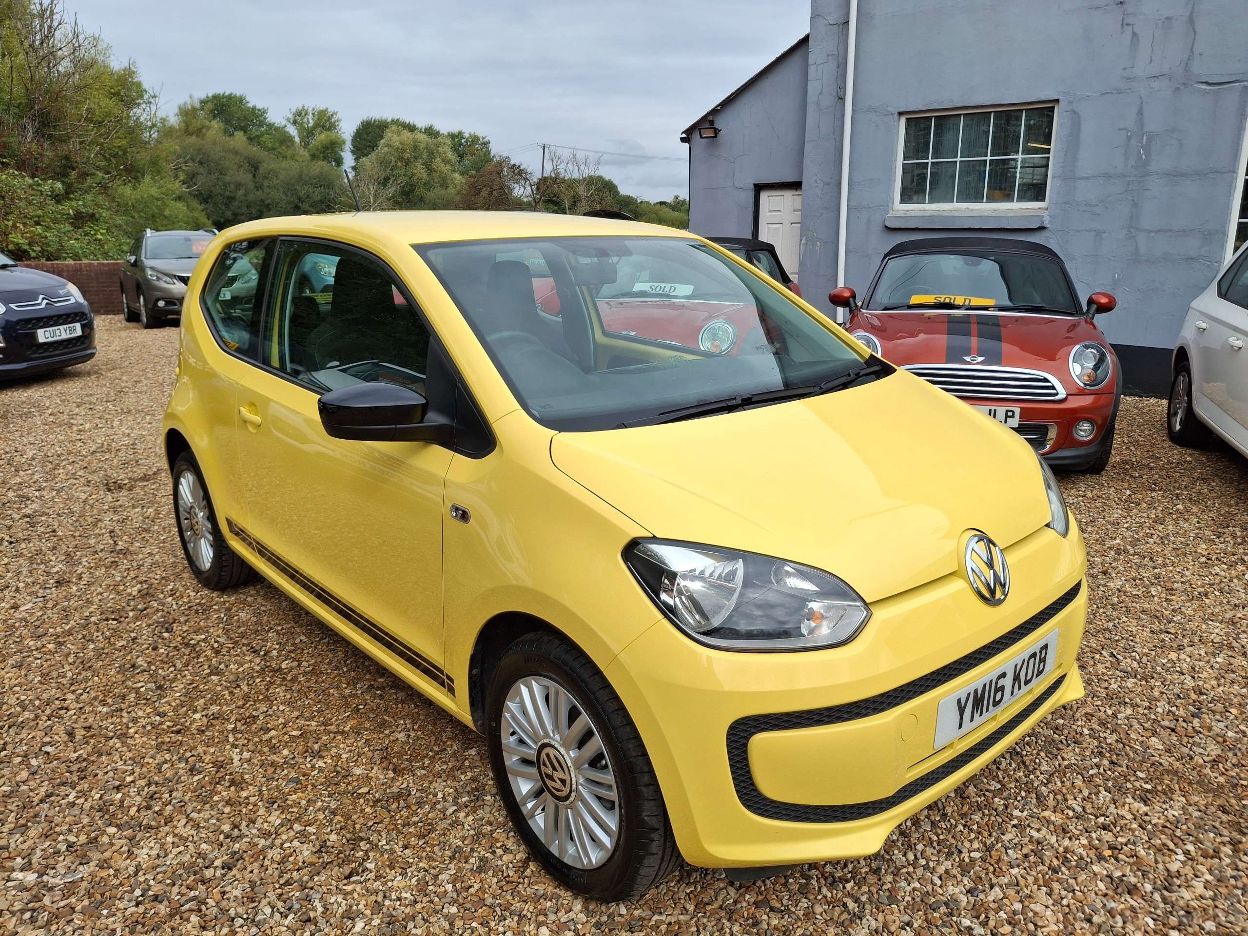 A 2016 VOLKSWAGEN UP! 1.0 Look up! Hatchback 3dr Petrol Manual Euro 6 (60 ps) A 2016 VOLKSWAGEN UP! 1.0 Look up! Hatchback 3dr Petrol Manual Euro 6 (60 ps)