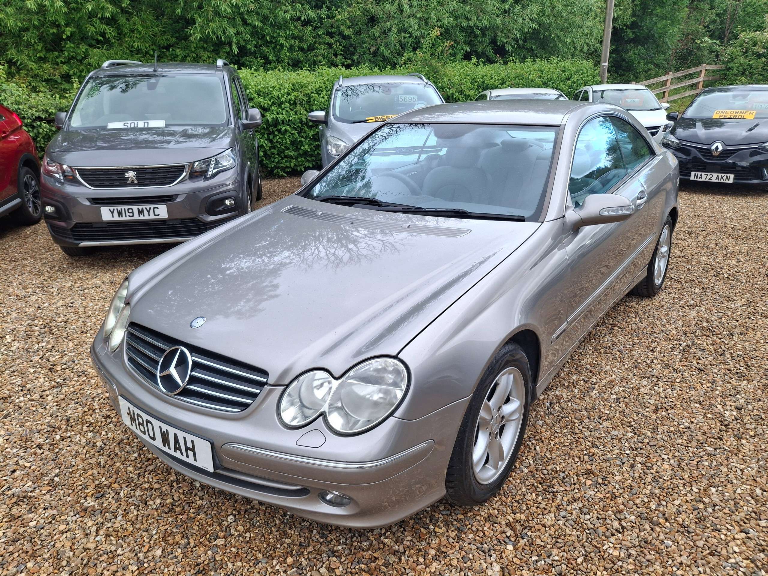 A 2004 MERCEDES-BENZ CLK 2.7 CLK270 CDI Avantgarde Coupe 2dr Diesel Automatic (183 g/km, 170 bhp) A 2004 MERCEDES-BENZ CLK 2.7 CLK270 CDI Avantgarde Coupe 2dr Diesel Automatic (183 g/km, 170 bhp)