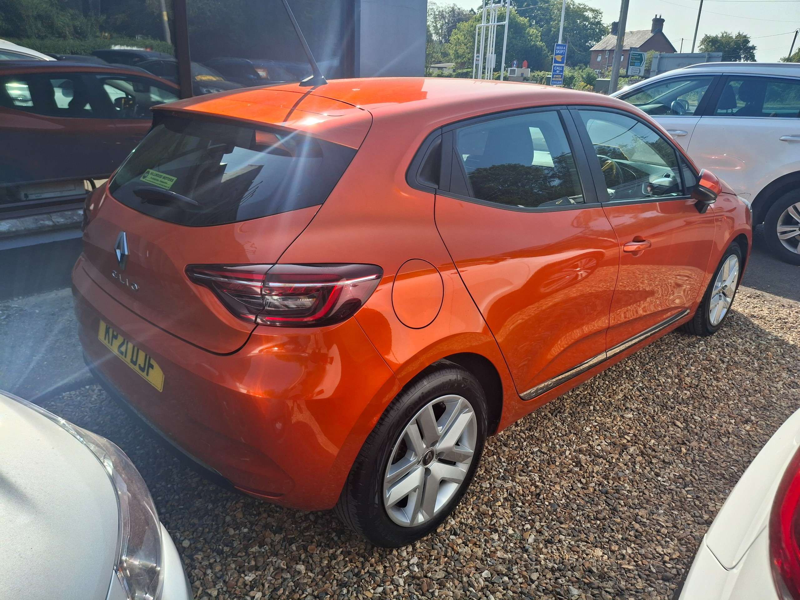 A 2021 RENAULT CLIO 1.0 SCe Play Hatchback 5dr Petrol Manual Euro 6 (s/s) (75 ps) A 2021 RENAULT CLIO 1.0 SCe Play Hatchback 5dr Petrol Manual Euro 6 (s/s) (75 ps)