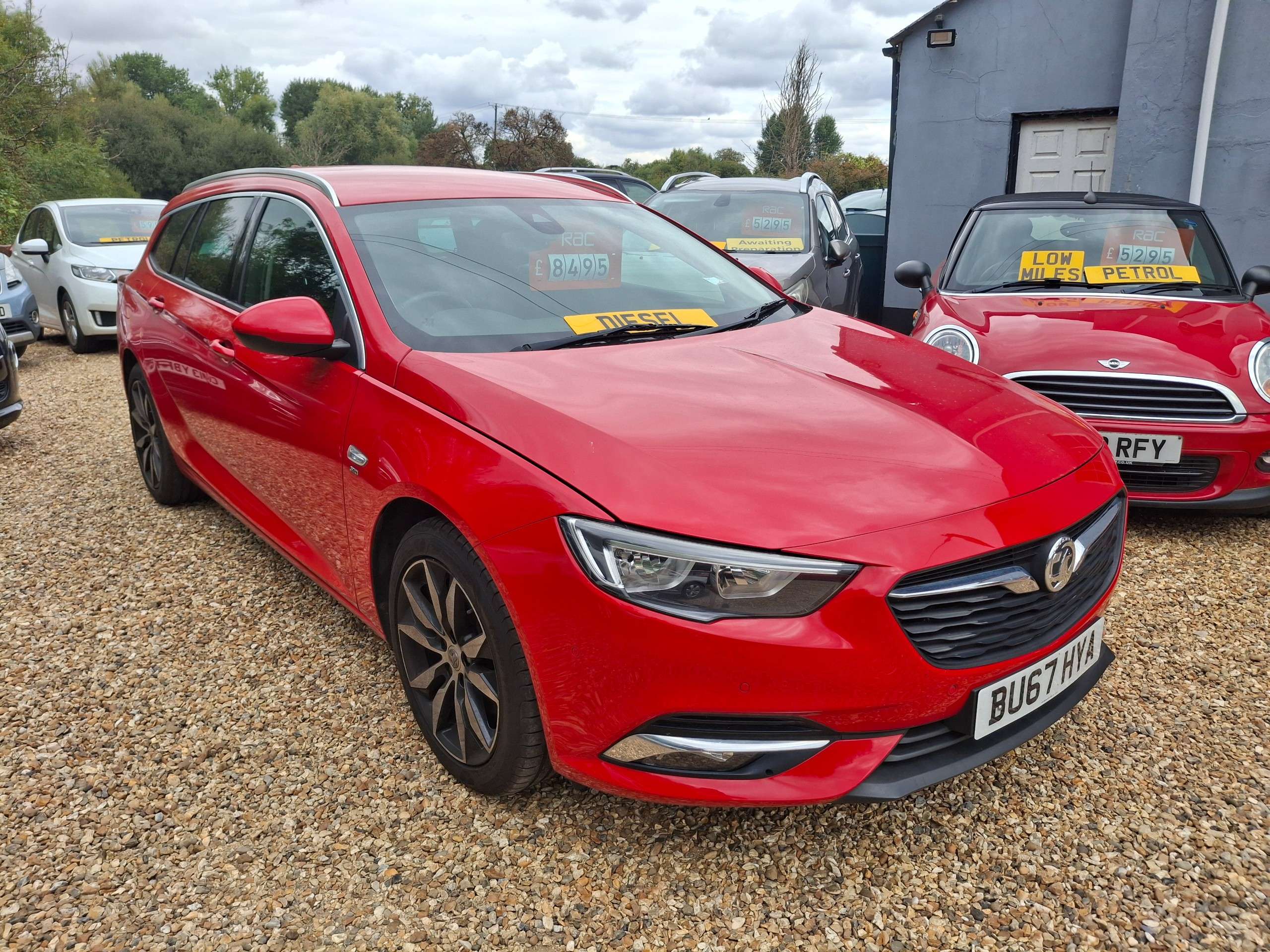 A 2017 VAUXHALL INSIGNIA 2.0 Turbo D BlueInjection SRi Nav Sports Tourer 5dr Diesel Manual Euro 6 (s/s) (170 ps) A 2017 VAUXHALL INSIGNIA 2.0 Turbo D BlueInjection SRi Nav Sports Tourer 5dr Diesel Manual Euro 6 (s/s) (170 ps)