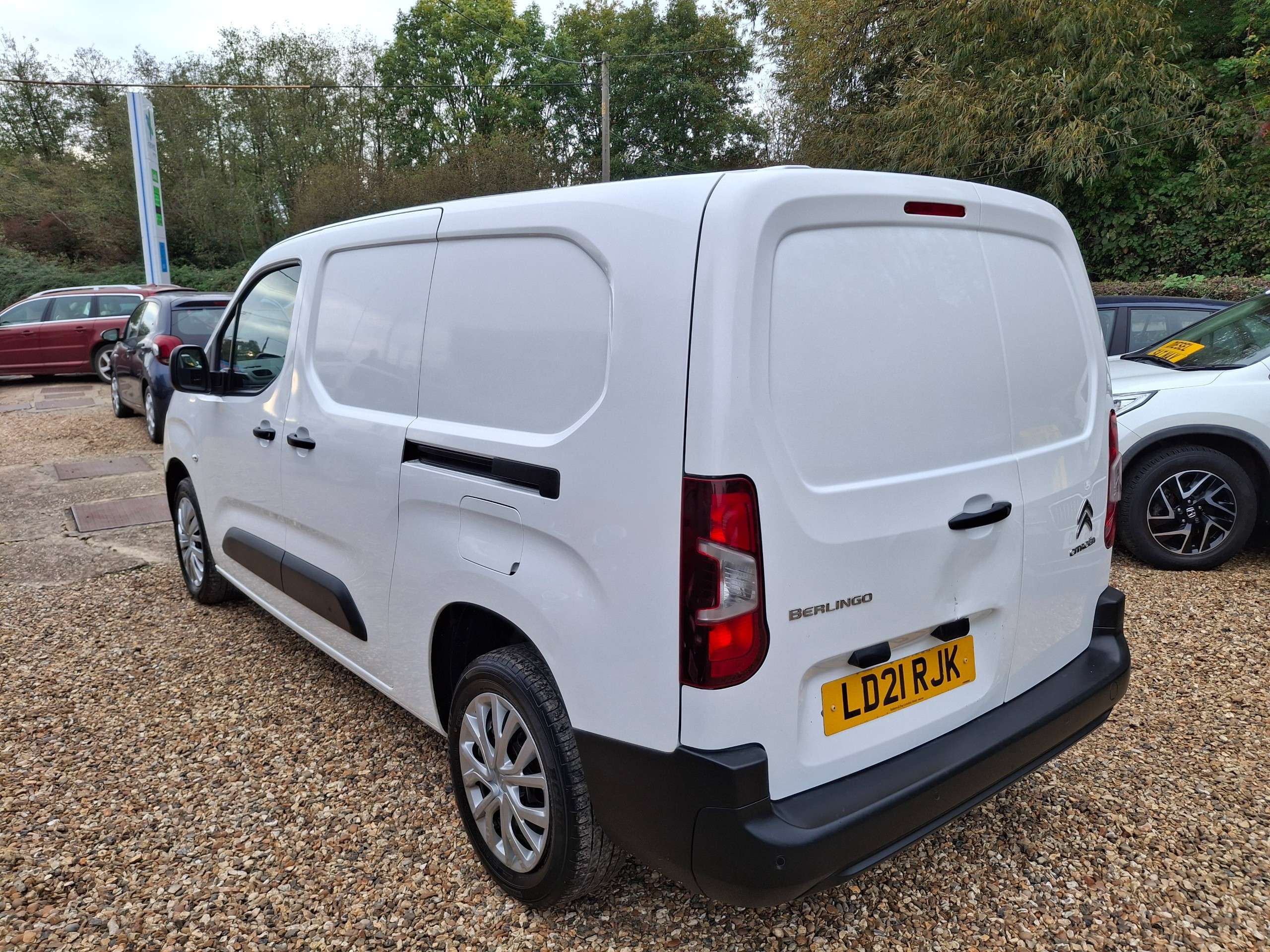 A 2021 CITROEN BERLINGO 1.5 BlueHDi 950 Enterprise XL Panel Van 6dr Diesel Manual LWB Euro 6 (s/s) (100 ps) A 2021 CITROEN BERLINGO 1.5 BlueHDi 950 Enterprise XL Panel Van 6dr Diesel Manual LWB Euro 6 (s/s) (100 ps)