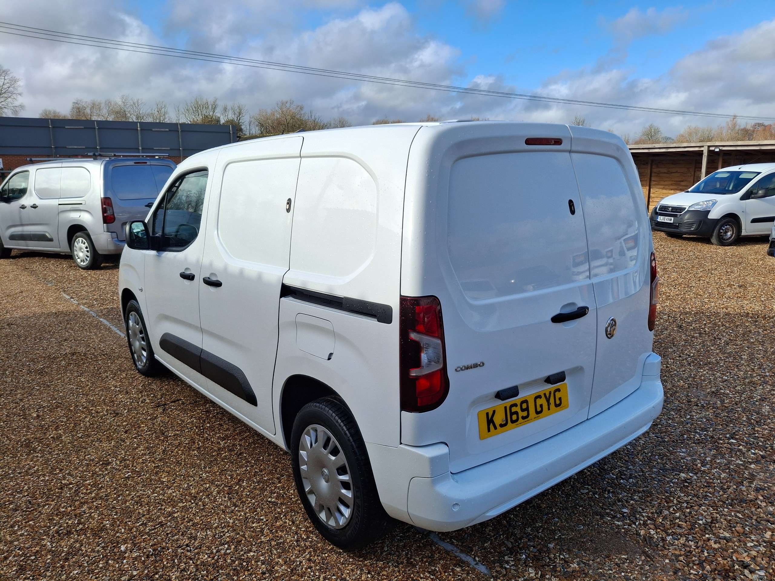 A 2020 VAUXHALL COMBO 1.5 Turbo D 2000 Sportive Panel Van 4dr Diesel Manual L1 H1 Euro 6 (s/s) (100 ps) A 2020 VAUXHALL COMBO 1.5 Turbo D 2000 Sportive Panel Van 4dr Diesel Manual L1 H1 Euro 6 (s/s) (100 ps)