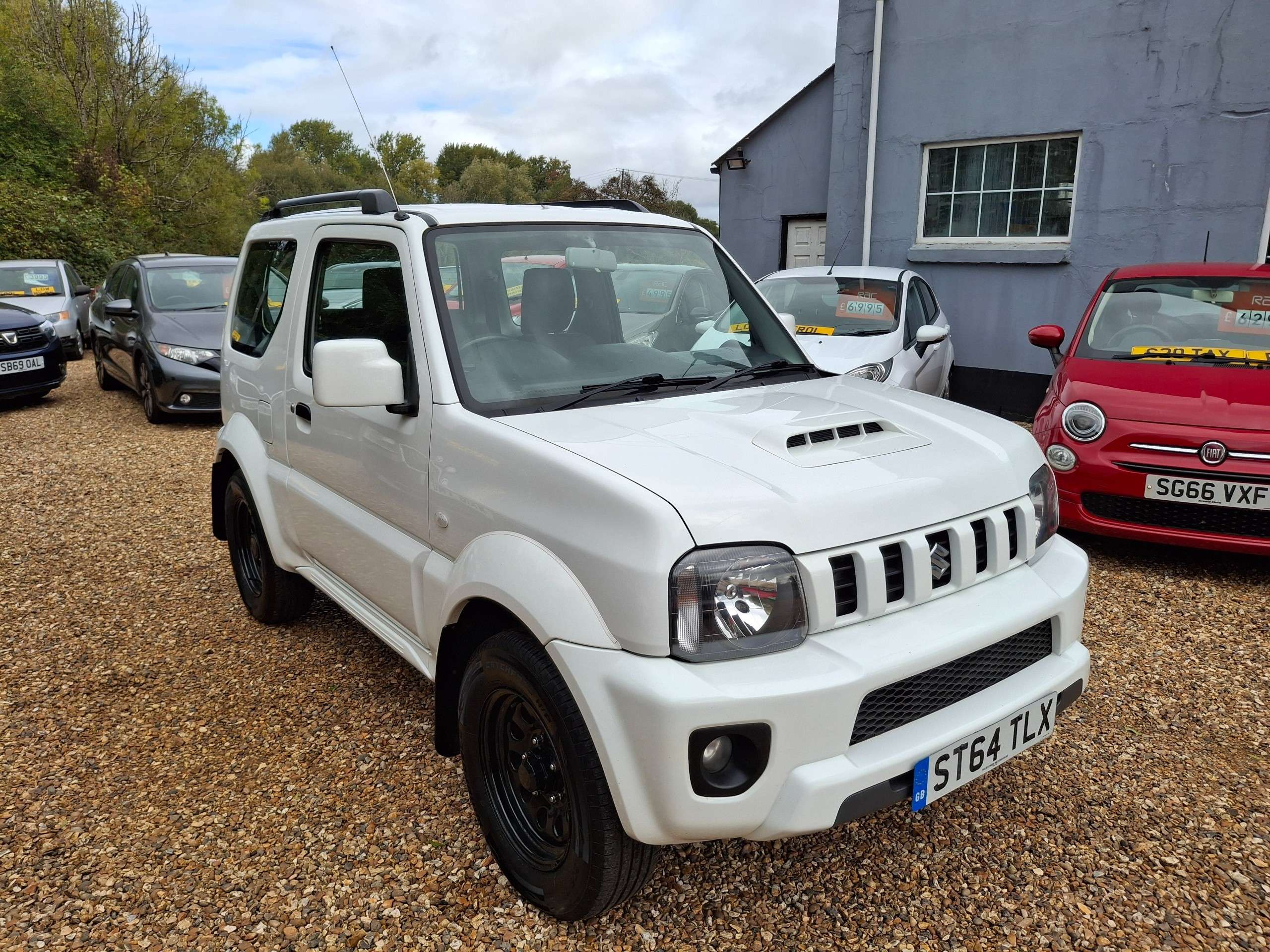 A 2015 SUZUKI JIMNY 1.3 VVT SZ3 SUV 3dr Petrol Manual 4WD Euro 5 (85 ps) A 2015 SUZUKI JIMNY 1.3 VVT SZ3 SUV 3dr Petrol Manual 4WD Euro 5 (85 ps)