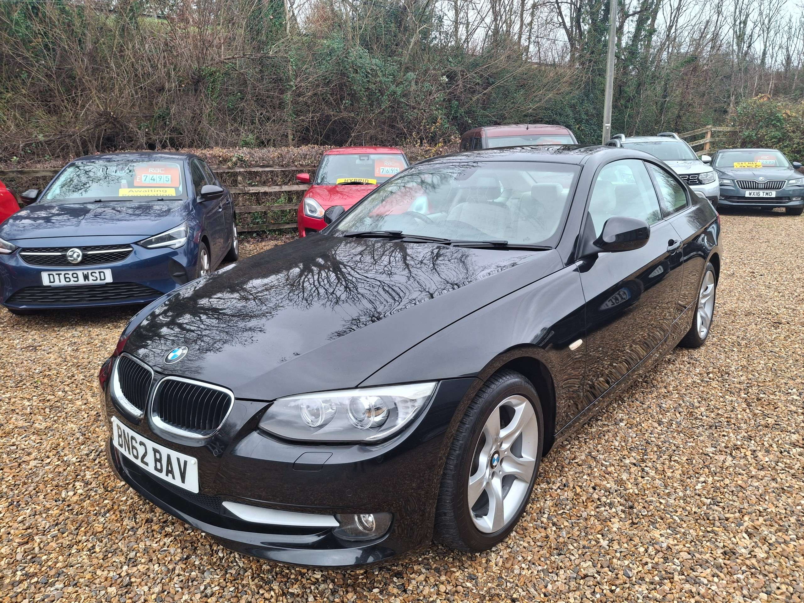 A 2012 BMW 3 SERIES 2.0 320i SE Coupe 2dr Petrol Manual Euro 5 (s/s) (170 ps) A 2012 BMW 3 SERIES 2.0 320i SE Coupe 2dr Petrol Manual Euro 5 (s/s) (170 ps)