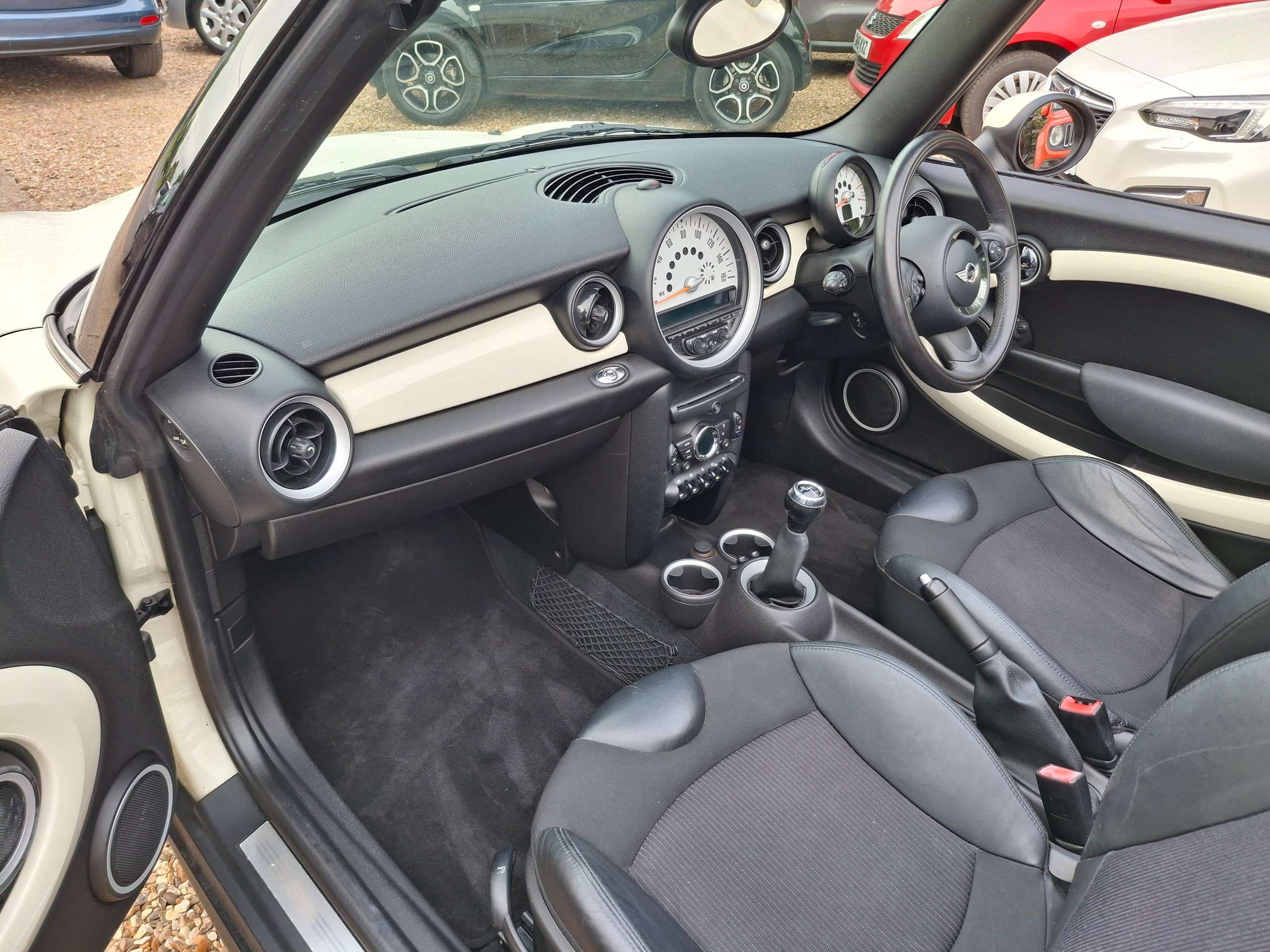 2011 MINI CONVERTIBLE 2011 MINI CONVERTIBLE