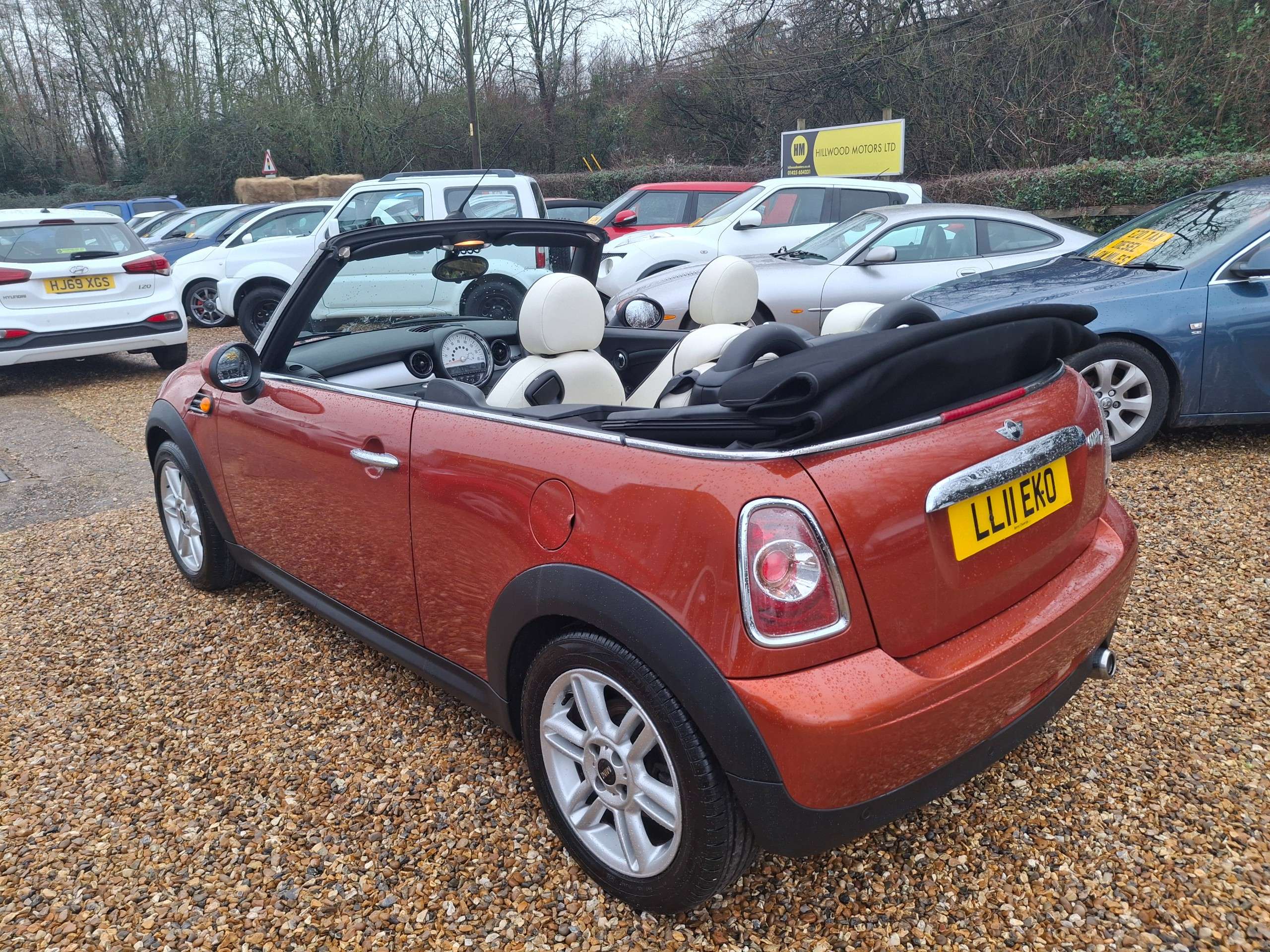 2011 MINI CONVERTIBLE 2011 MINI CONVERTIBLE