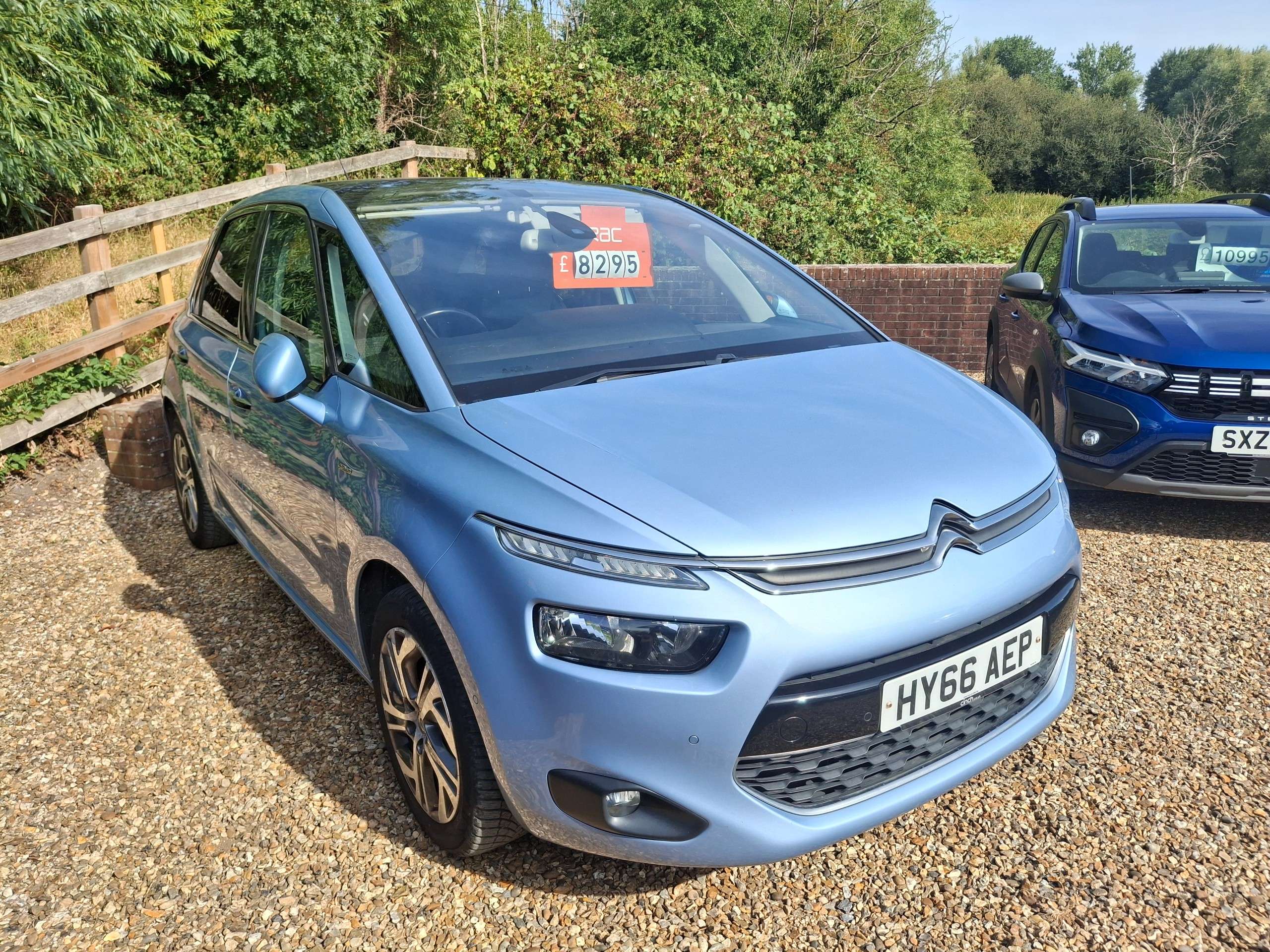 A 2016 CITROEN C4 PICASSO 1.6 BlueHDi Exclusive+ MPV 5dr Diesel EAT6 Euro 6 (s/s) (120 ps) A 2016 CITROEN C4 PICASSO 1.6 BlueHDi Exclusive+ MPV 5dr Diesel EAT6 Euro 6 (s/s) (120 ps)
