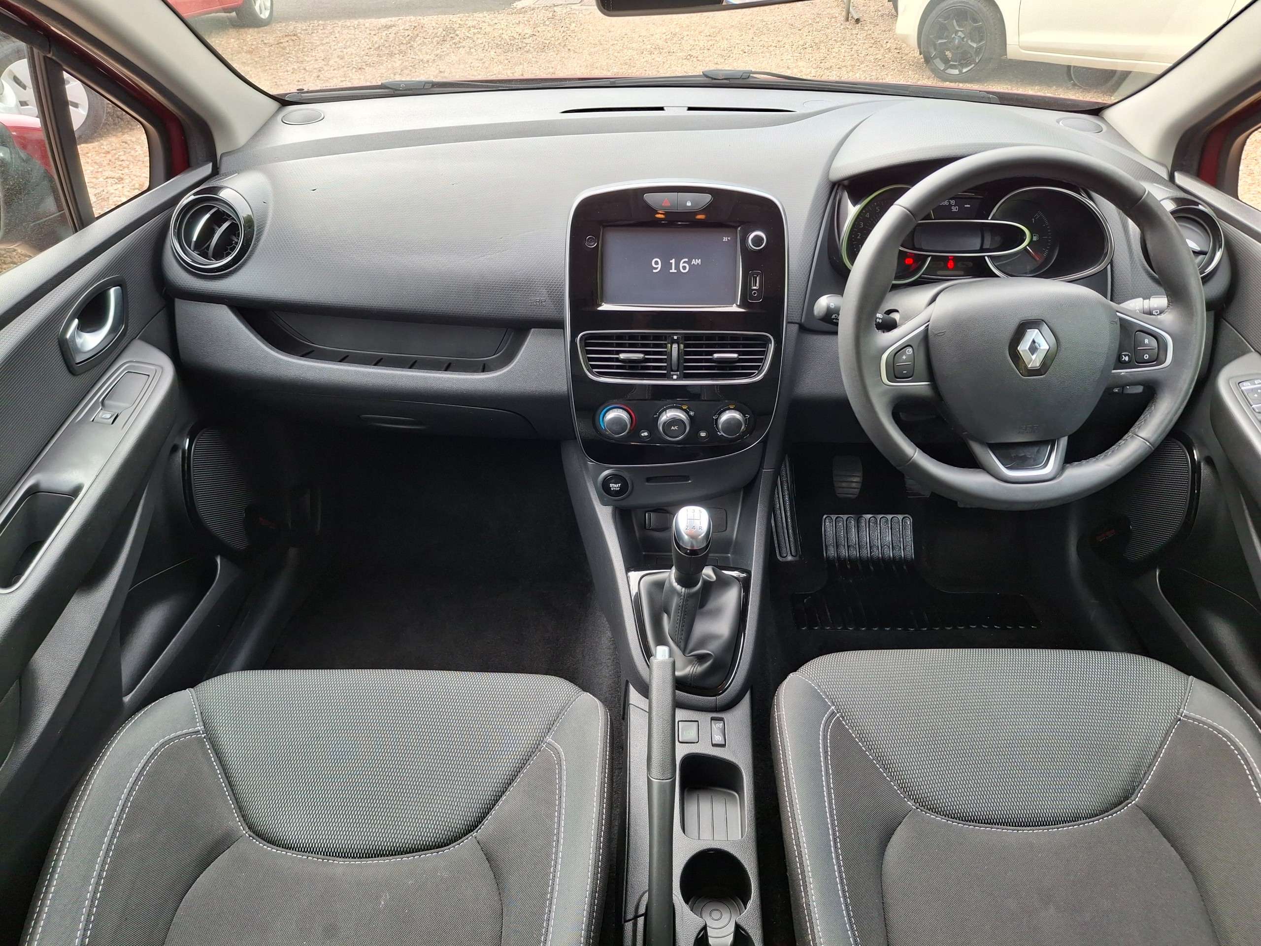 2017 RENAULT CLIO 2017 RENAULT CLIO