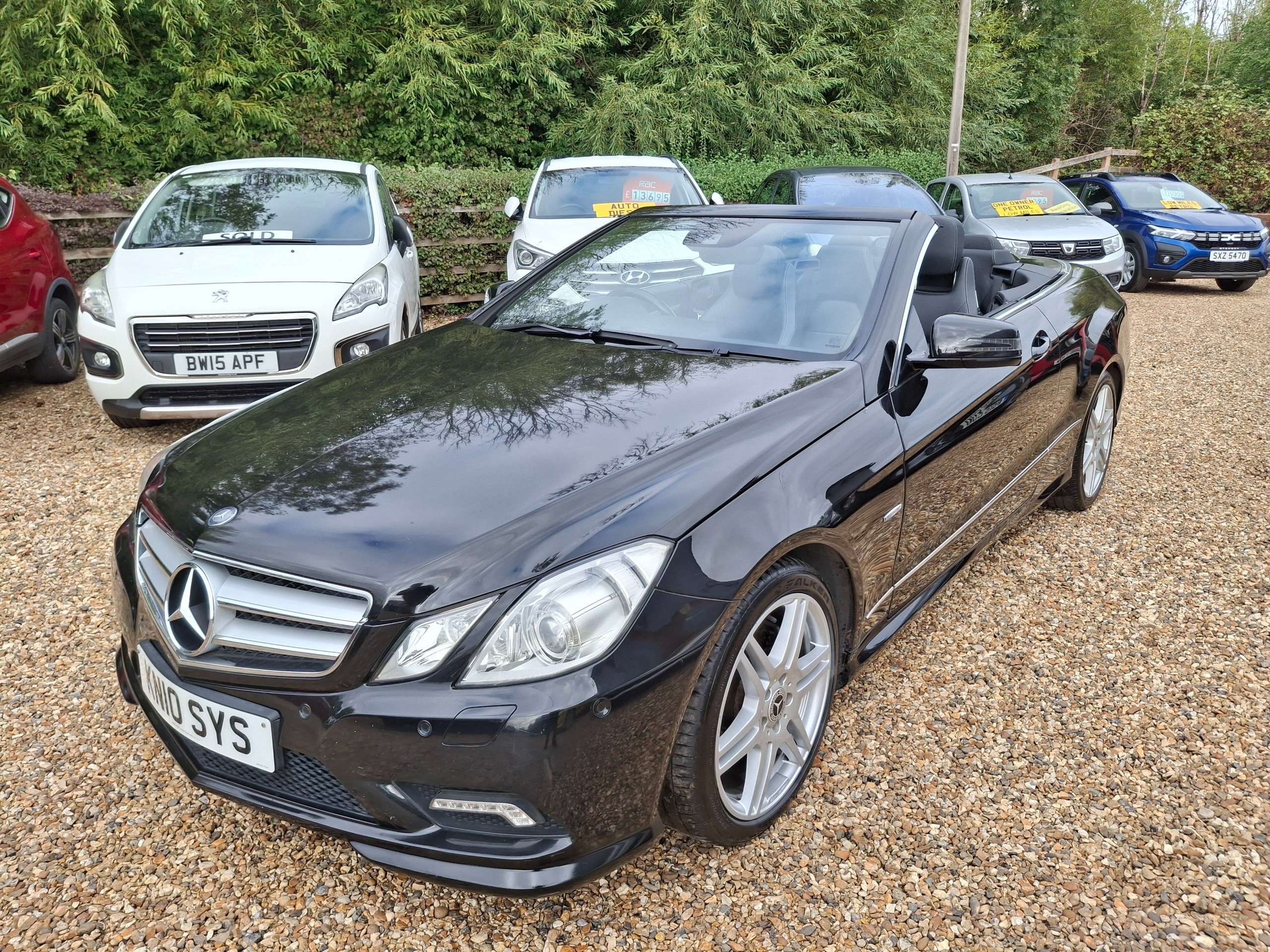 A 2010 MERCEDES-BENZ E CLASS 3.0 E350 CDI V6 BlueEfficiency Sport Cabriolet 2dr Diesel G-Tronic Euro 5 (231 ps) A 2010 MERCEDES-BENZ E CLASS 3.0 E350 CDI V6 BlueEfficiency Sport Cabriolet 2dr Diesel G-Tronic Euro 5 (231 ps)