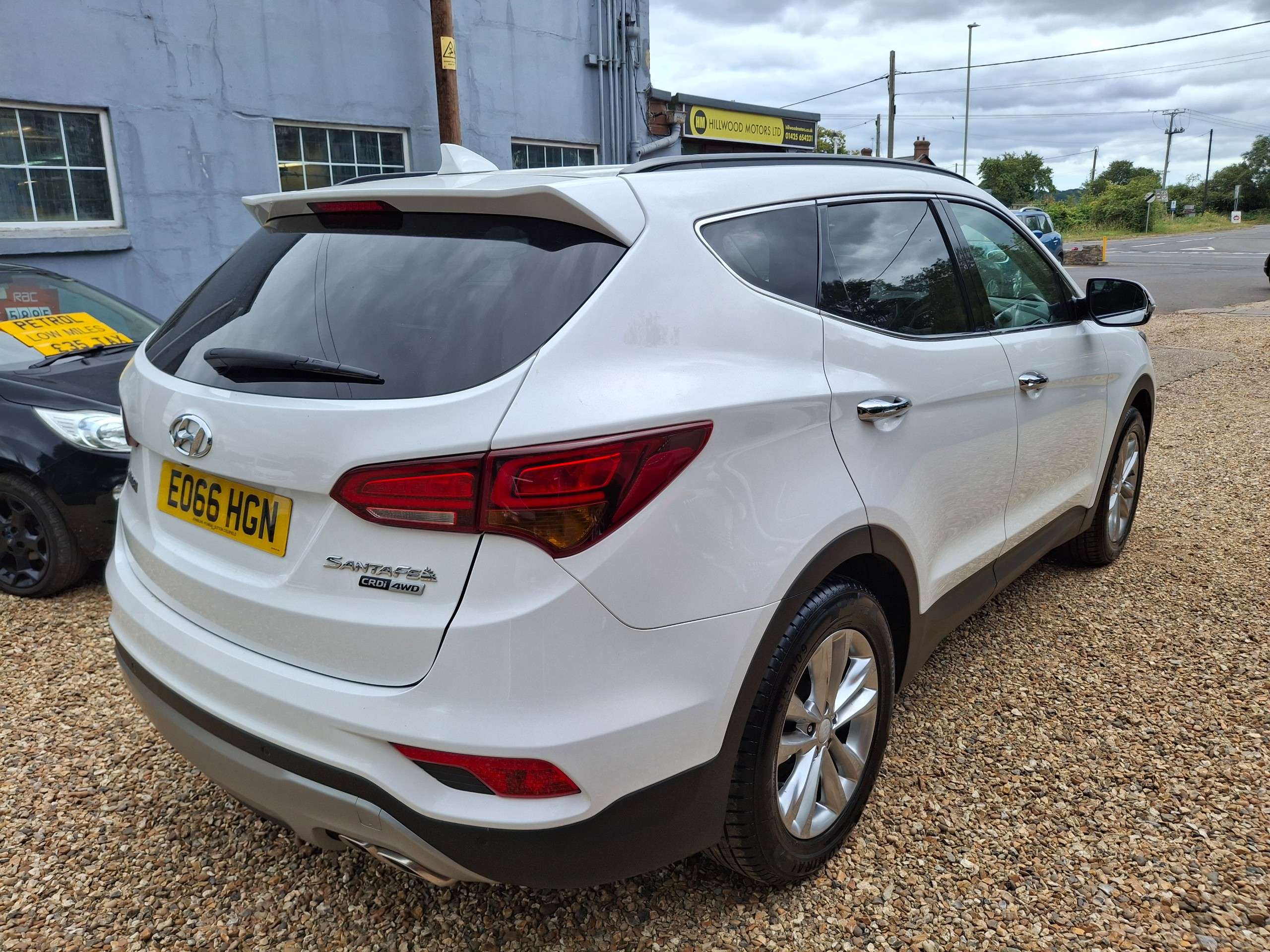 A 2016 HYUNDAI SANTA FE 2.2 CRDi Blue Drive Premium SUV 5dr Diesel Auto 4WD Euro 6 (s/s) (200 ps) A 2016 HYUNDAI SANTA FE 2.2 CRDi Blue Drive Premium SUV 5dr Diesel Auto 4WD Euro 6 (s/s) (200 ps)