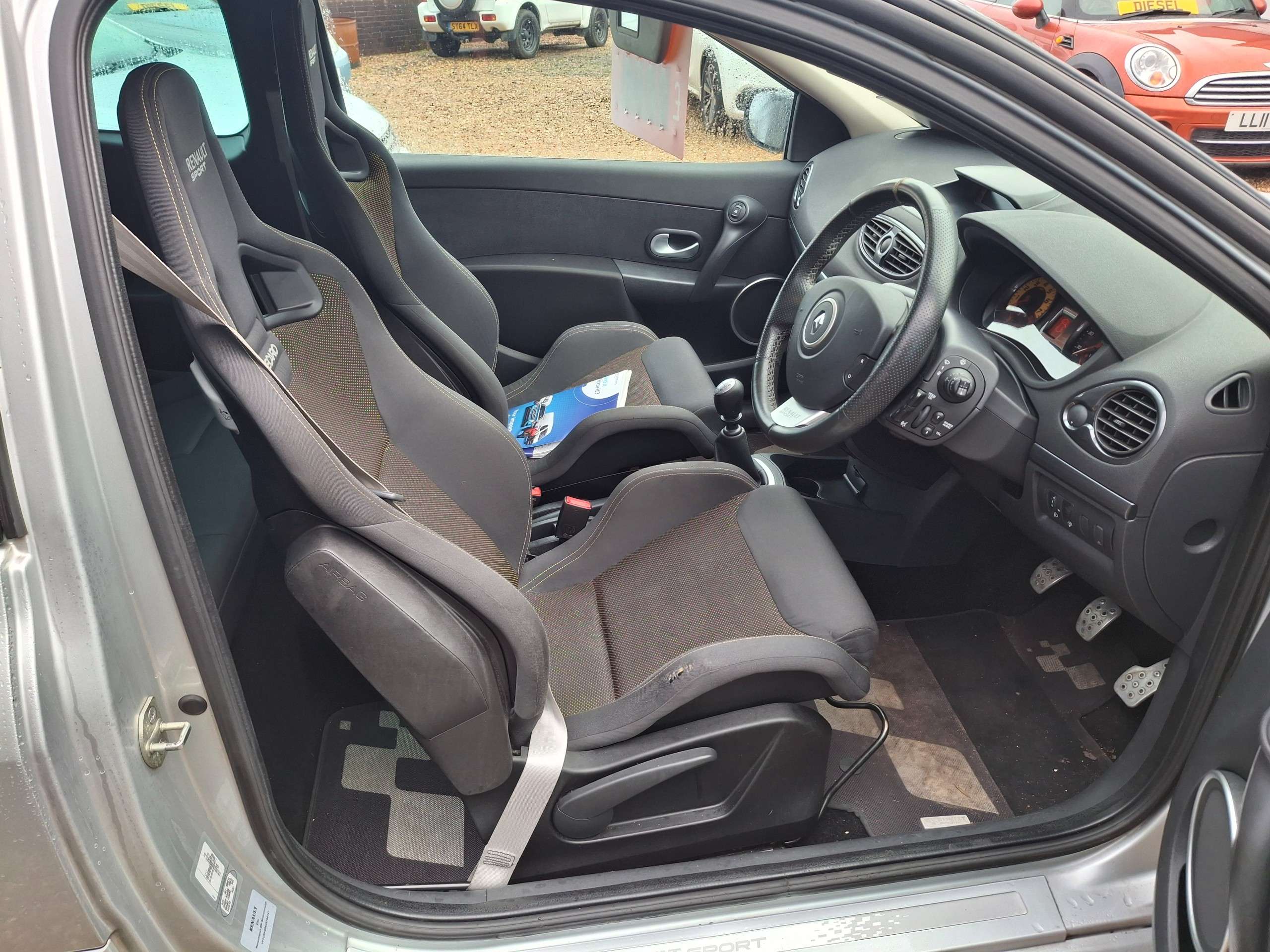 2011 RENAULT CLIO 2011 RENAULT CLIO