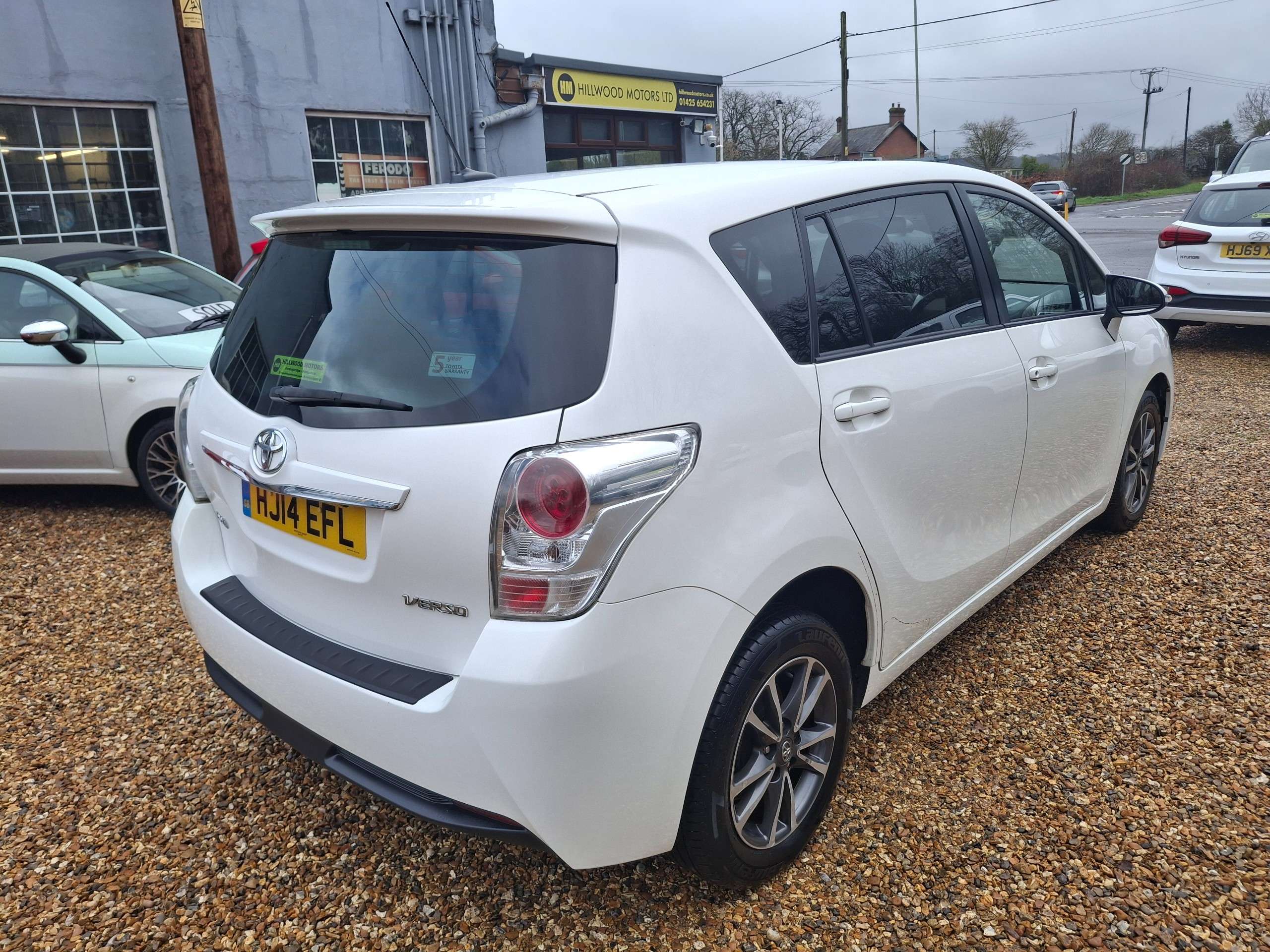 A 2014 TOYOTA VERSO 2.0 D-4D Icon MPV 5dr Diesel Manual Euro 5 (126 ps) A 2014 TOYOTA VERSO 2.0 D-4D Icon MPV 5dr Diesel Manual Euro 5 (126 ps)