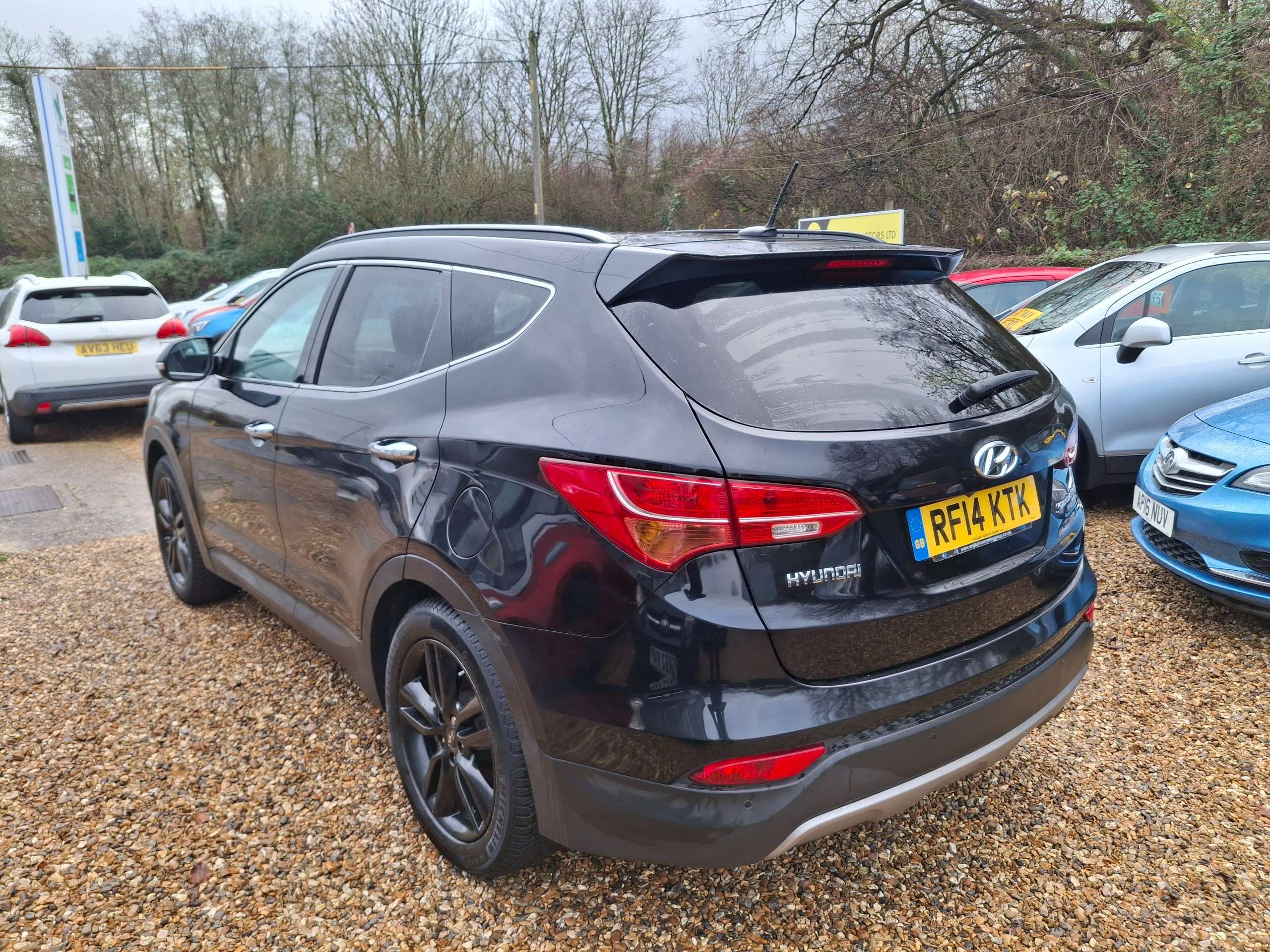 A 2014 HYUNDAI SANTA FE 2.2 CRDi Premium SE SUV 5dr Diesel Auto 4WD Euro 5 (7 seat) (194 bhp) A 2014 HYUNDAI SANTA FE 2.2 CRDi Premium SE SUV 5dr Diesel Auto 4WD Euro 5 (7 seat) (194 bhp)