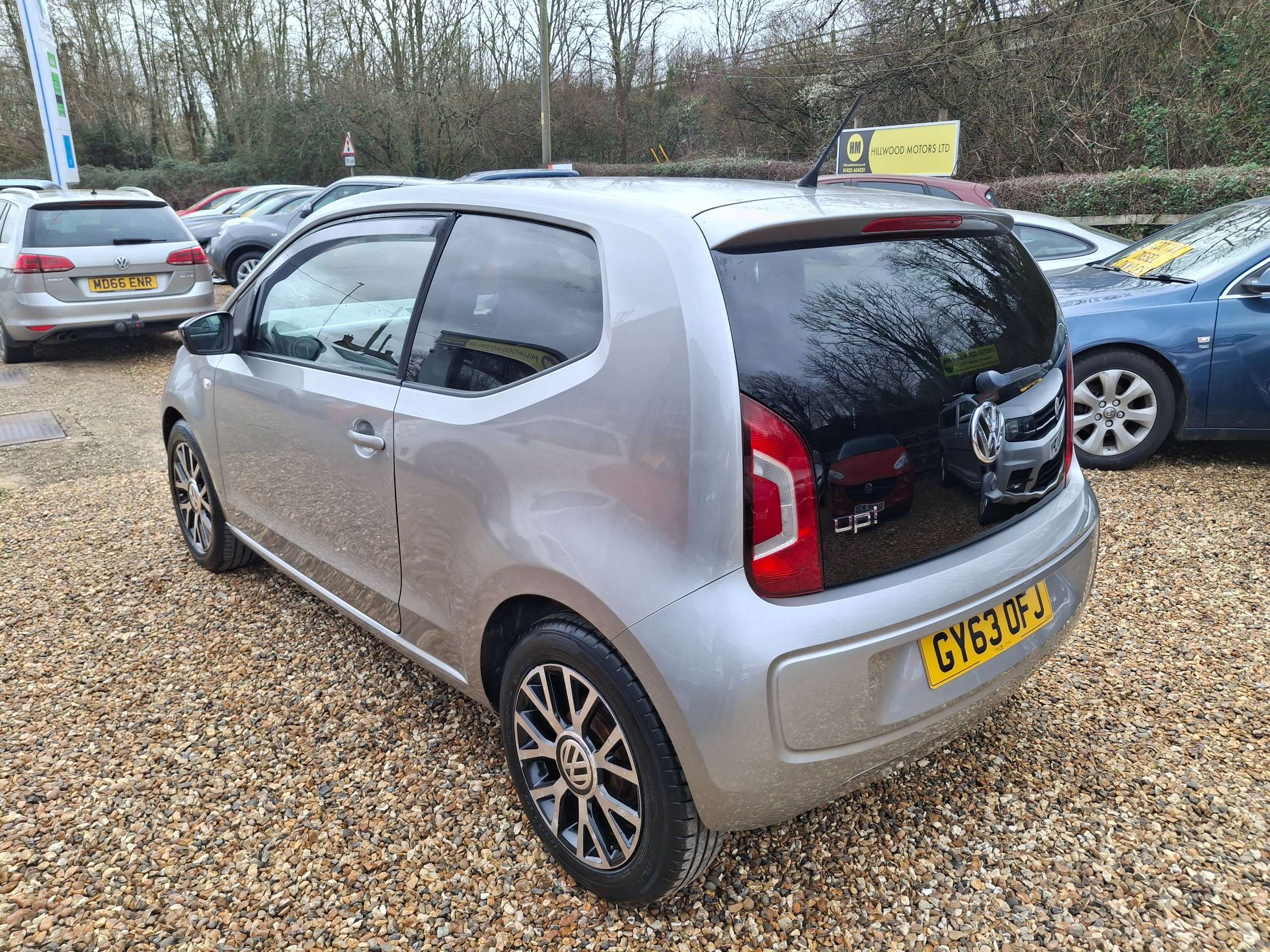 A 2013 VOLKSWAGEN UP! 1.0 Groove up Hatchback 3dr Petrol Manual Euro 5 (75 ps) A 2013 VOLKSWAGEN UP! 1.0 Groove up Hatchback 3dr Petrol Manual Euro 5 (75 ps)