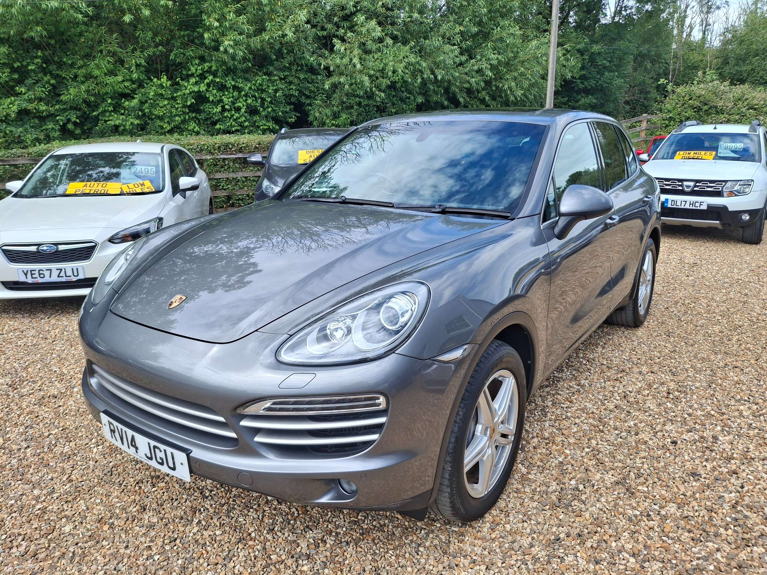 A 2014 PORSCHE CAYENNE 3.0 TD V6 Platinum Edition SUV 5dr Diesel TiptronicS 4WD Euro 5 (s/s) (245 ps) A 2014 PORSCHE CAYENNE 3.0 TD V6 Platinum Edition SUV 5dr Diesel TiptronicS 4WD Euro 5 (s/s) (245 ps)