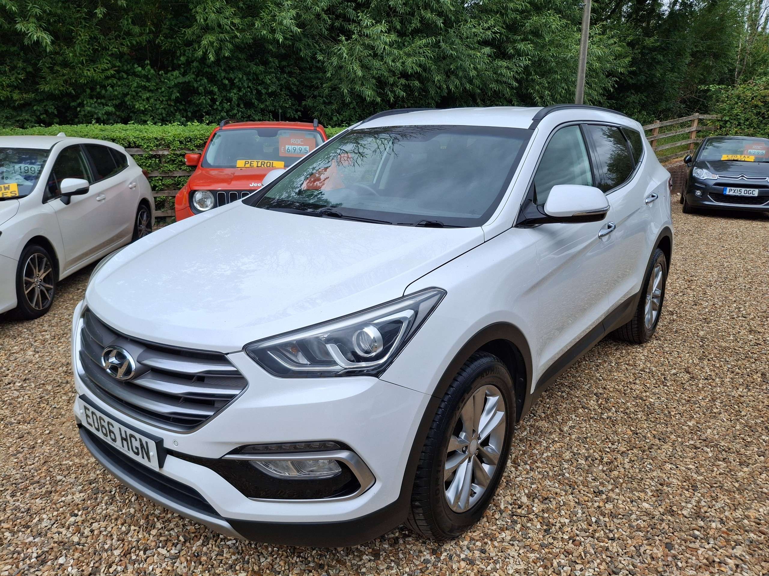 A 2016 HYUNDAI SANTA FE 2.2 CRDi Blue Drive Premium SUV 5dr Diesel Auto 4WD Euro 6 (s/s) (200 ps) A 2016 HYUNDAI SANTA FE 2.2 CRDi Blue Drive Premium SUV 5dr Diesel Auto 4WD Euro 6 (s/s) (200 ps)