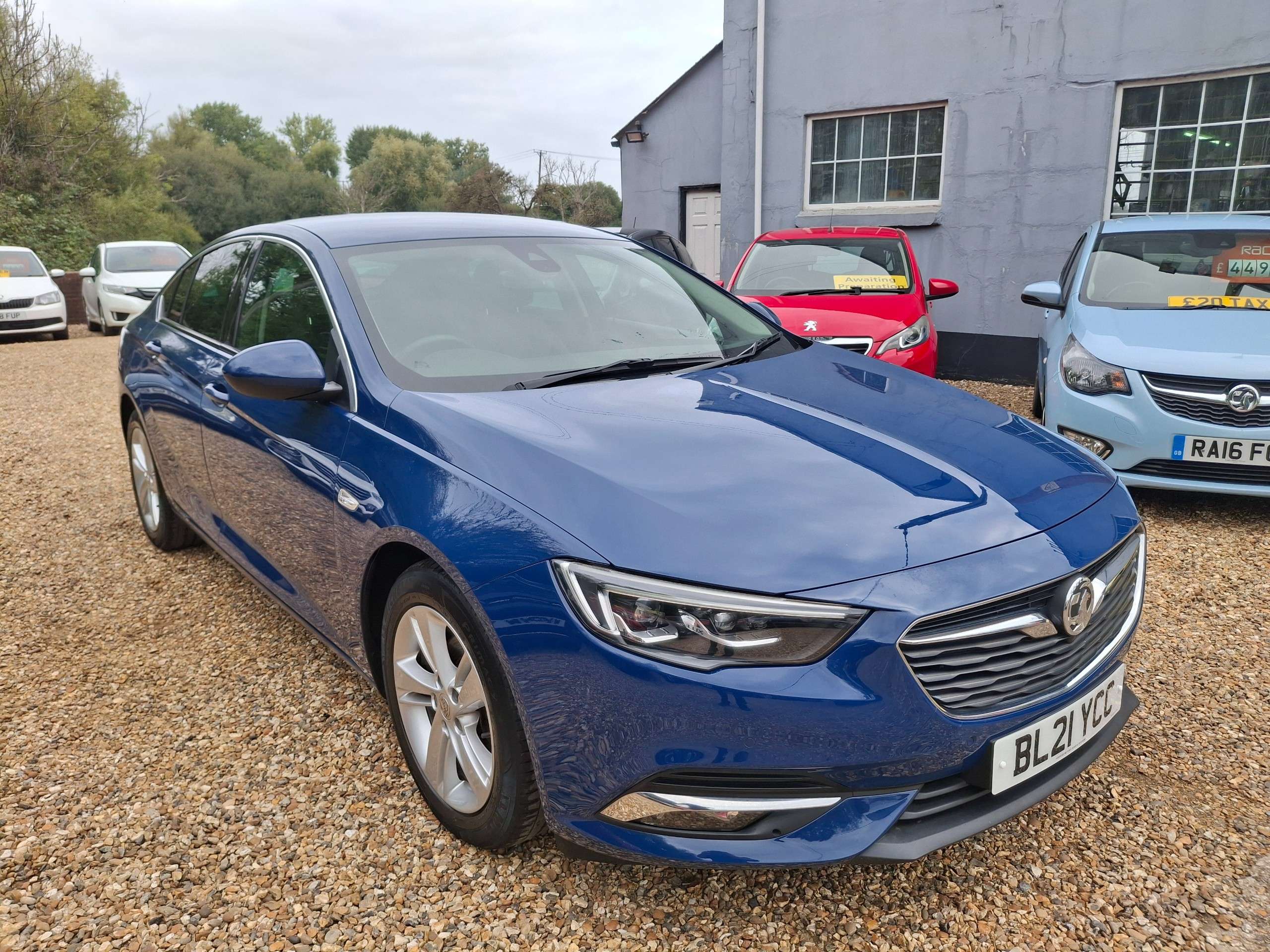 A 2021 VAUXHALL INSIGNIA 1.6 Turbo D BlueInjection Elite Nav Grand Sport 5dr Diesel Manual Euro 6 (s/s) (136 ps) A 2021 VAUXHALL INSIGNIA 1.6 Turbo D BlueInjection Elite Nav Grand Sport 5dr Diesel Manual Euro 6 (s/s) (136 ps)