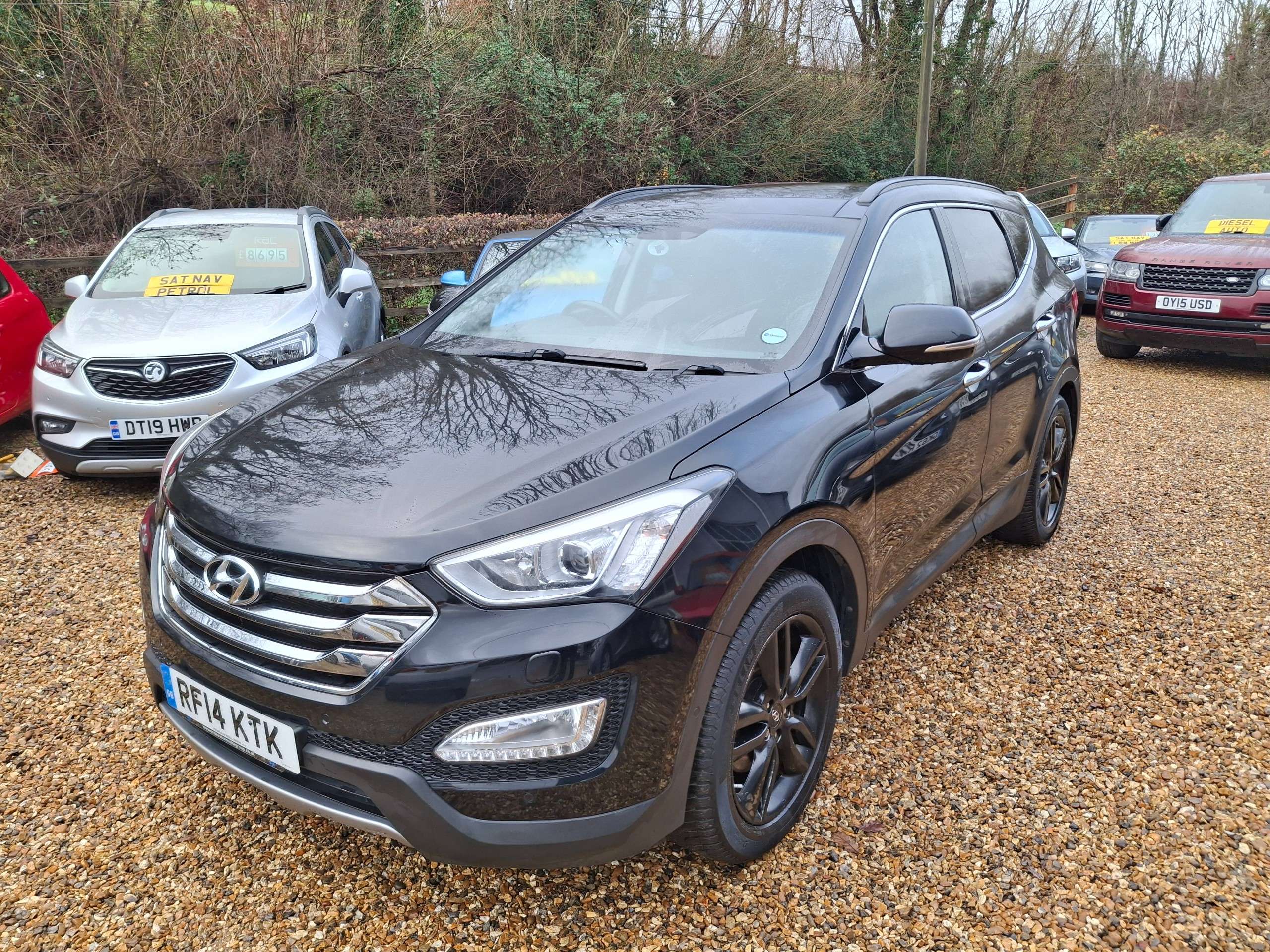 A 2014 HYUNDAI SANTA FE 2.2 CRDi Premium SE SUV 5dr Diesel Auto 4WD Euro 5 (7 seat) (194 bhp) A 2014 HYUNDAI SANTA FE 2.2 CRDi Premium SE SUV 5dr Diesel Auto 4WD Euro 5 (7 seat) (194 bhp)