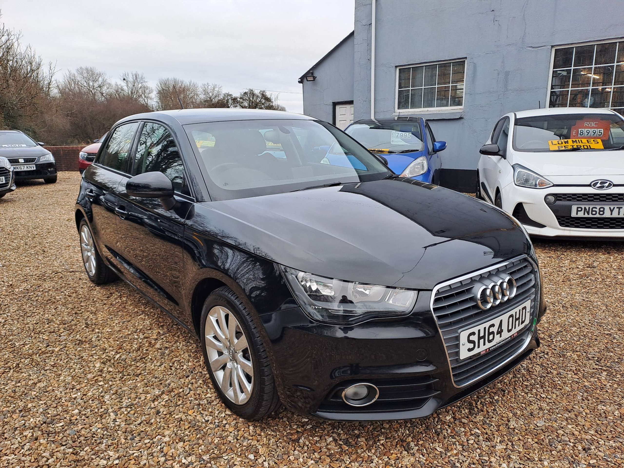 A 2014 AUDI A1 1.6 TDI Sport Sportback 5dr Diesel Manual Euro 5 (s/s) (105 ps) A 2014 AUDI A1 1.6 TDI Sport Sportback 5dr Diesel Manual Euro 5 (s/s) (105 ps)
