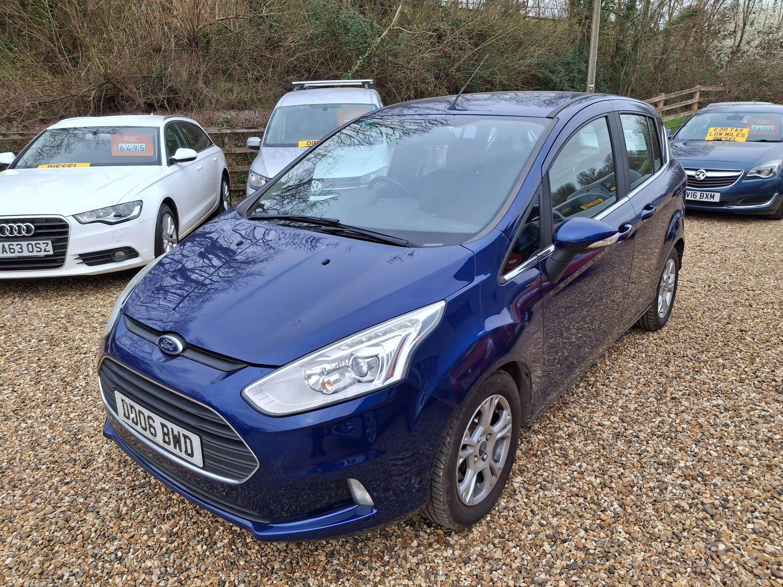 A 2016 FORD B-MAX 1.6 Zetec MPV 5dr Petrol Powershift Euro 5 (105 ps) A 2016 FORD B-MAX 1.6 Zetec MPV 5dr Petrol Powershift Euro 5 (105 ps)