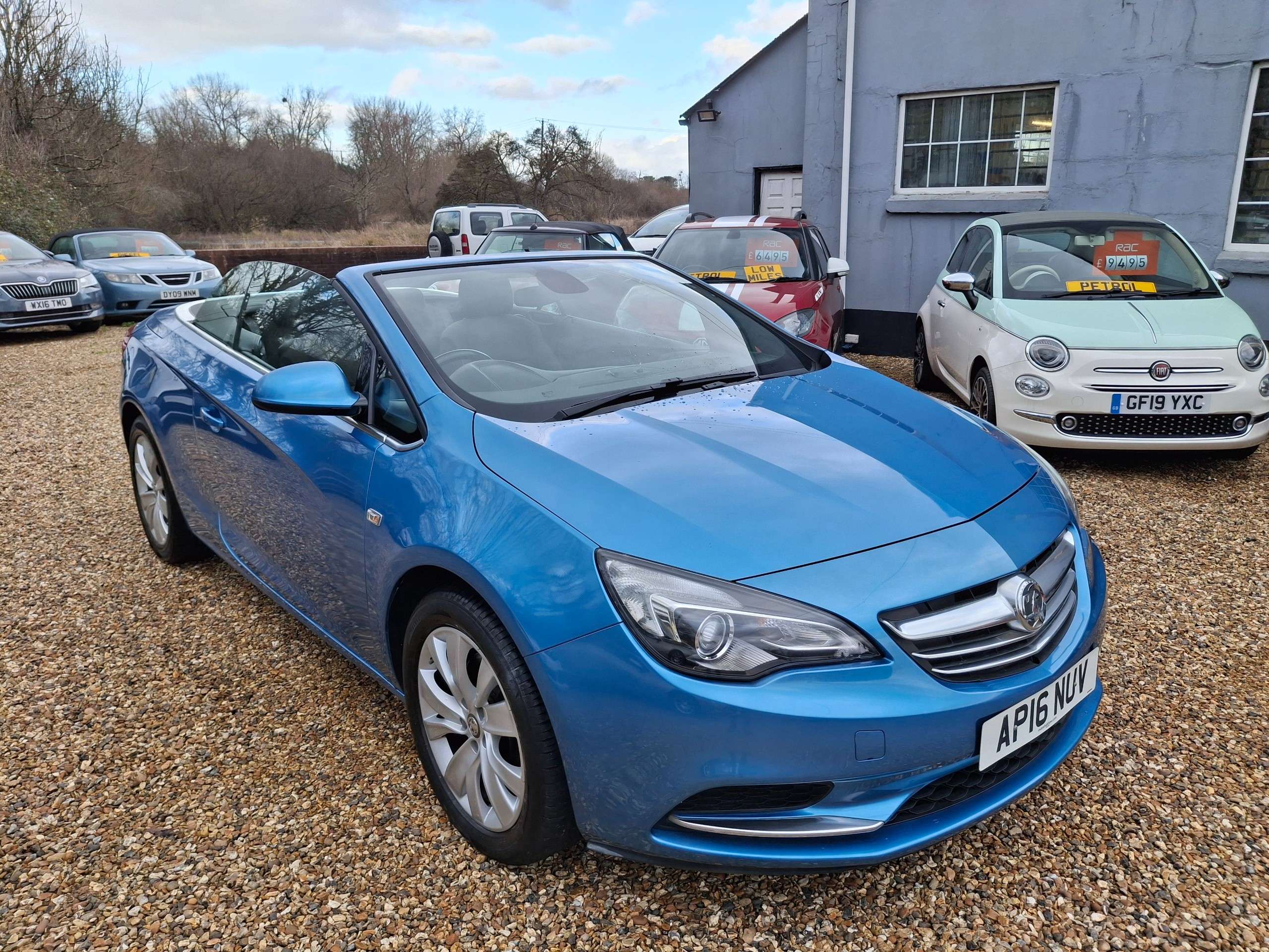 A 2016 VAUXHALL CASCADA 1.4i Turbo SE Convertible 2dr Petrol Manual Euro 6 (s/s) (140 ps) A 2016 VAUXHALL CASCADA 1.4i Turbo SE Convertible 2dr Petrol Manual Euro 6 (s/s) (140 ps)