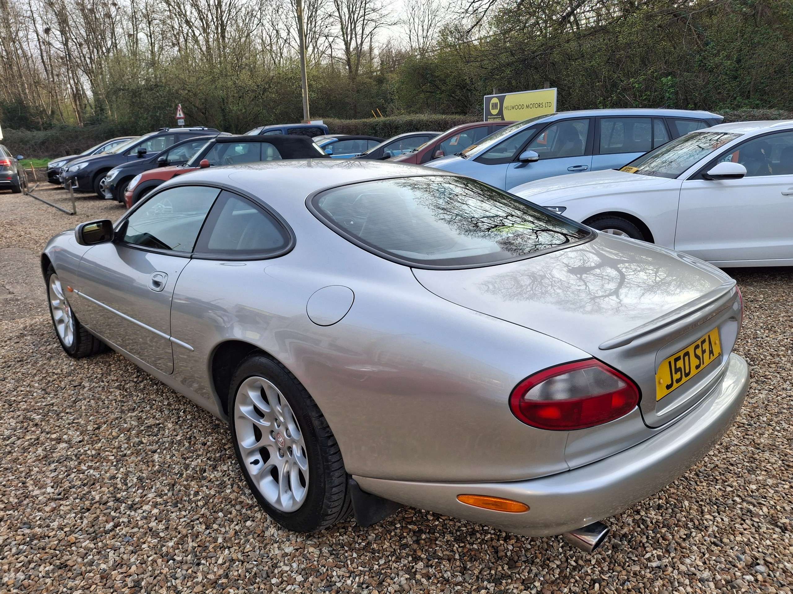 A 1998 JAGUAR XKR A 1998 JAGUAR XKR