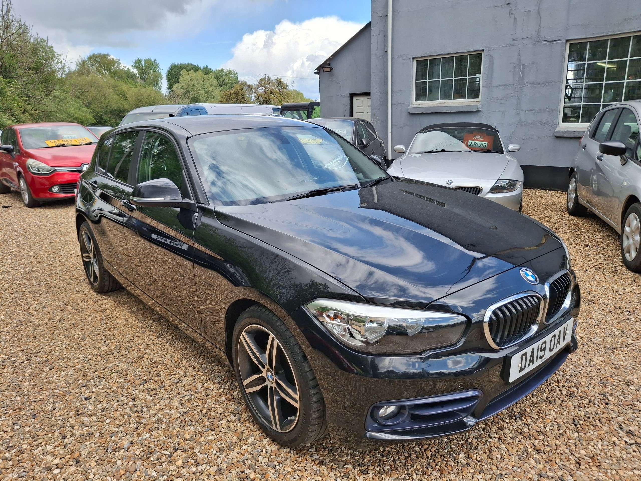 A 2019 BMW 1 SERIES 1.5 118i Sport Hatchback 5dr Petrol Manual Euro 6 (s/s) (136 ps) A 2019 BMW 1 SERIES 1.5 118i Sport Hatchback 5dr Petrol Manual Euro 6 (s/s) (136 ps)