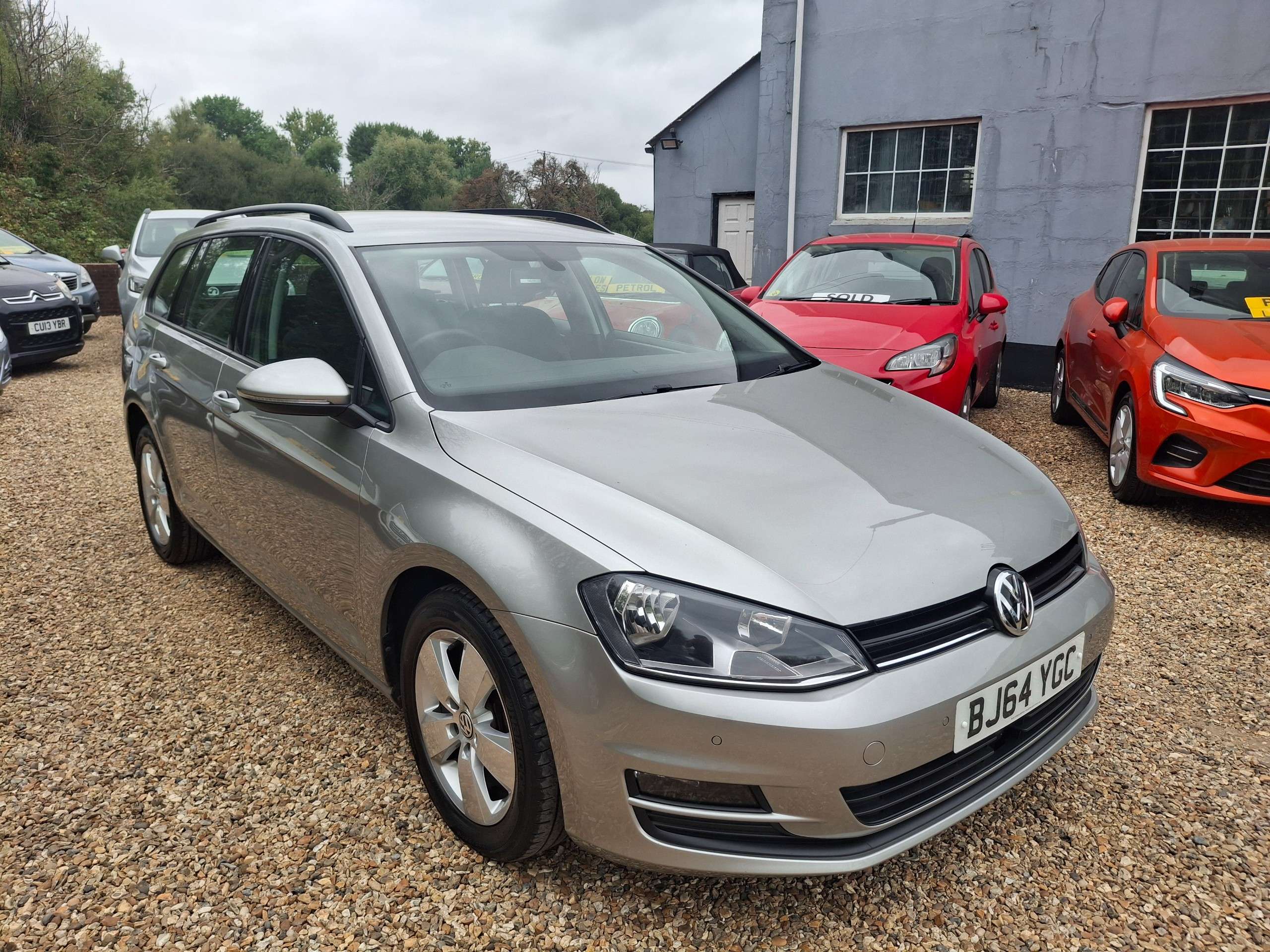 A 2014 VOLKSWAGEN GOLF 2.0 TDI BlueMotion Tech SE Estate 5dr Diesel Manual Euro 5 (s/s) (150 ps) A 2014 VOLKSWAGEN GOLF 2.0 TDI BlueMotion Tech SE Estate 5dr Diesel Manual Euro 5 (s/s) (150 ps)